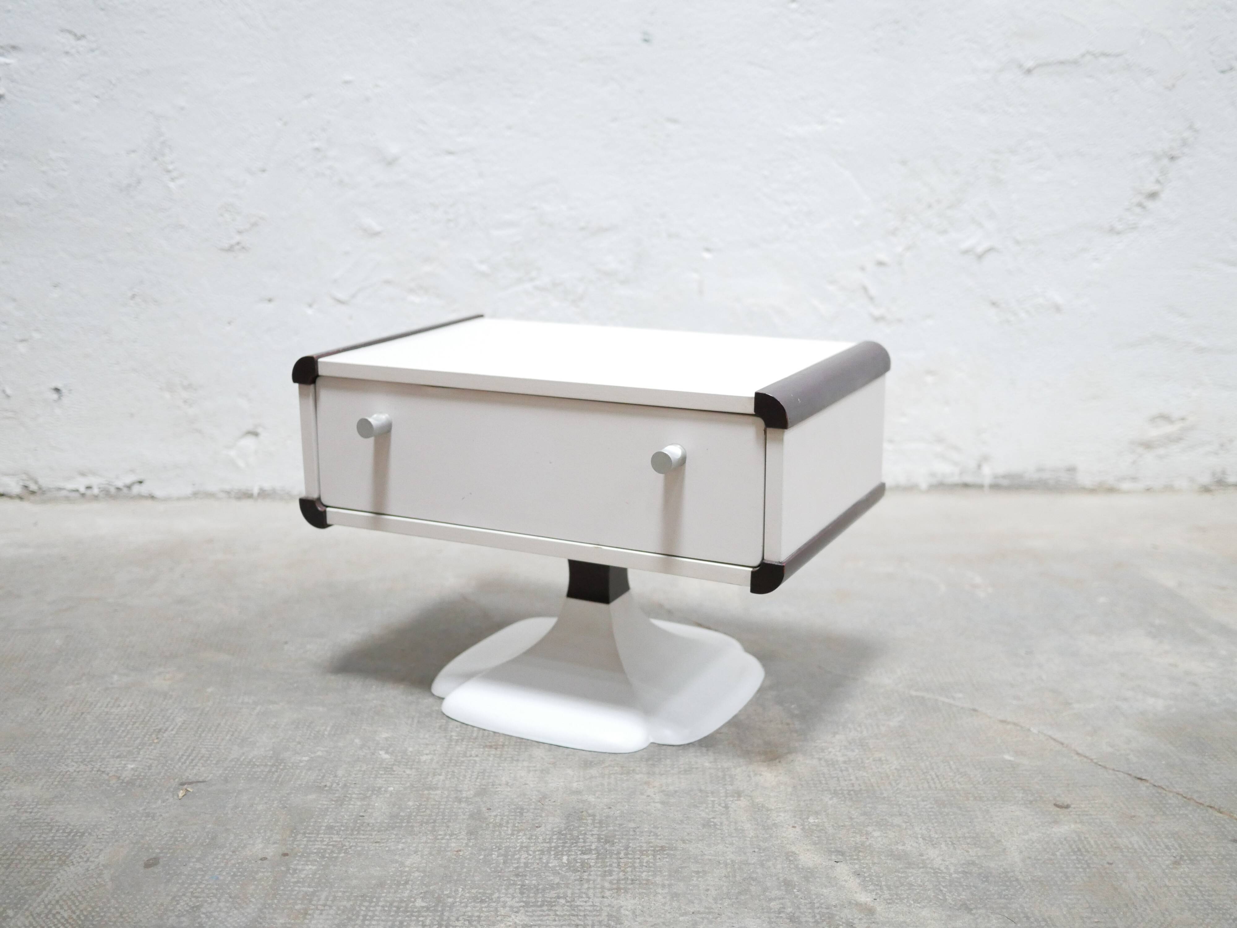 Chevet vintage blanc édité par Gautier