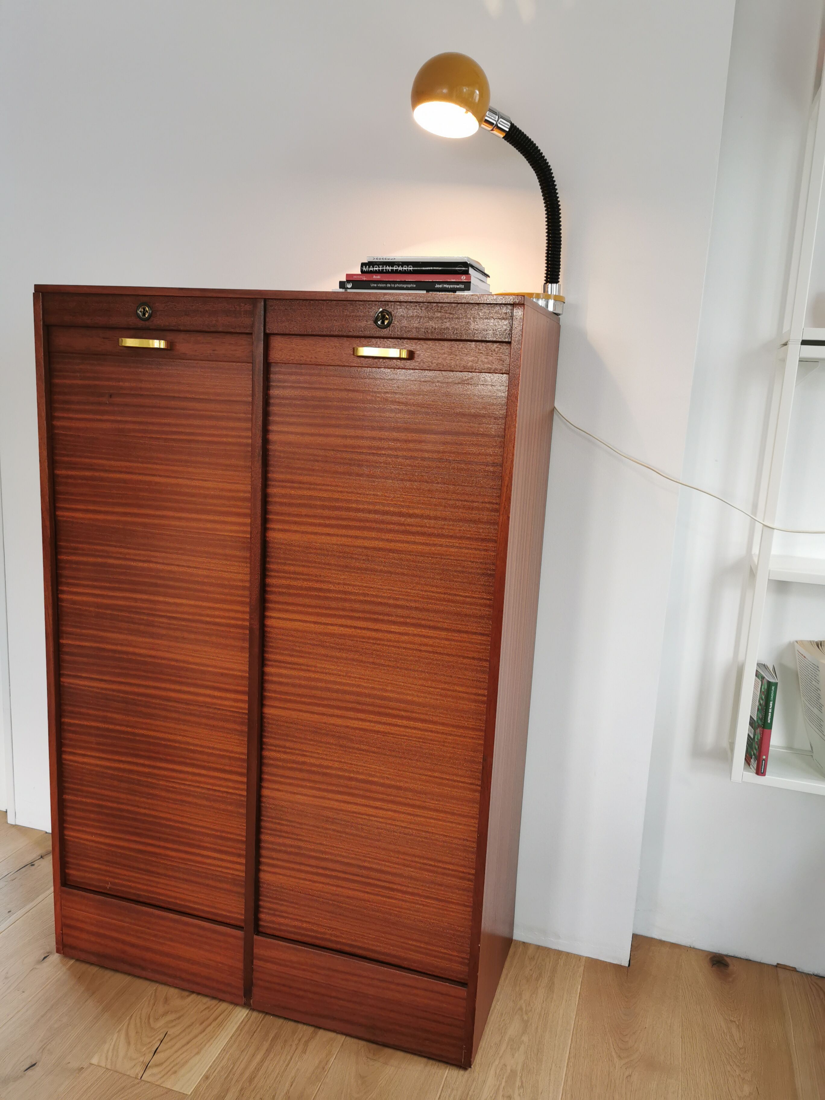 Cabinet curtain binder