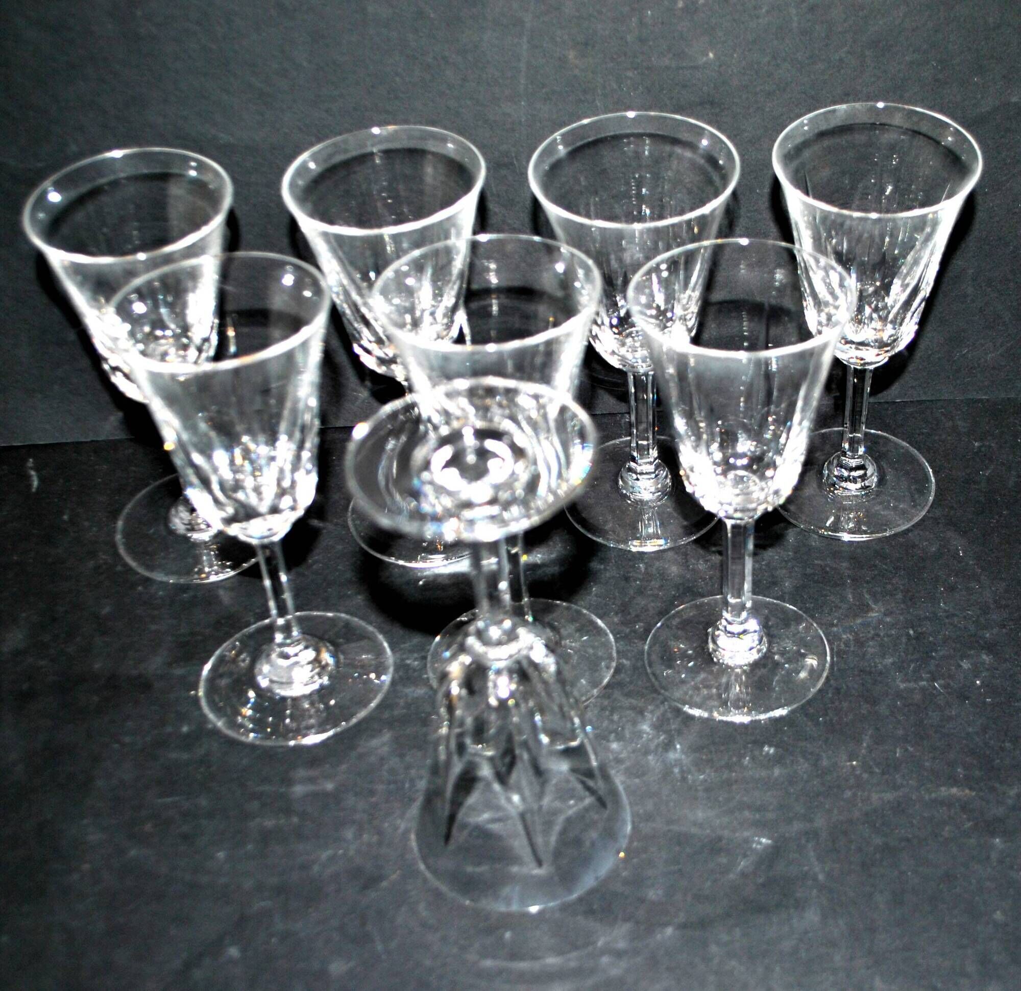 Set of 8 cerdagne wine glasses in cut crystal from saint louis h13cm