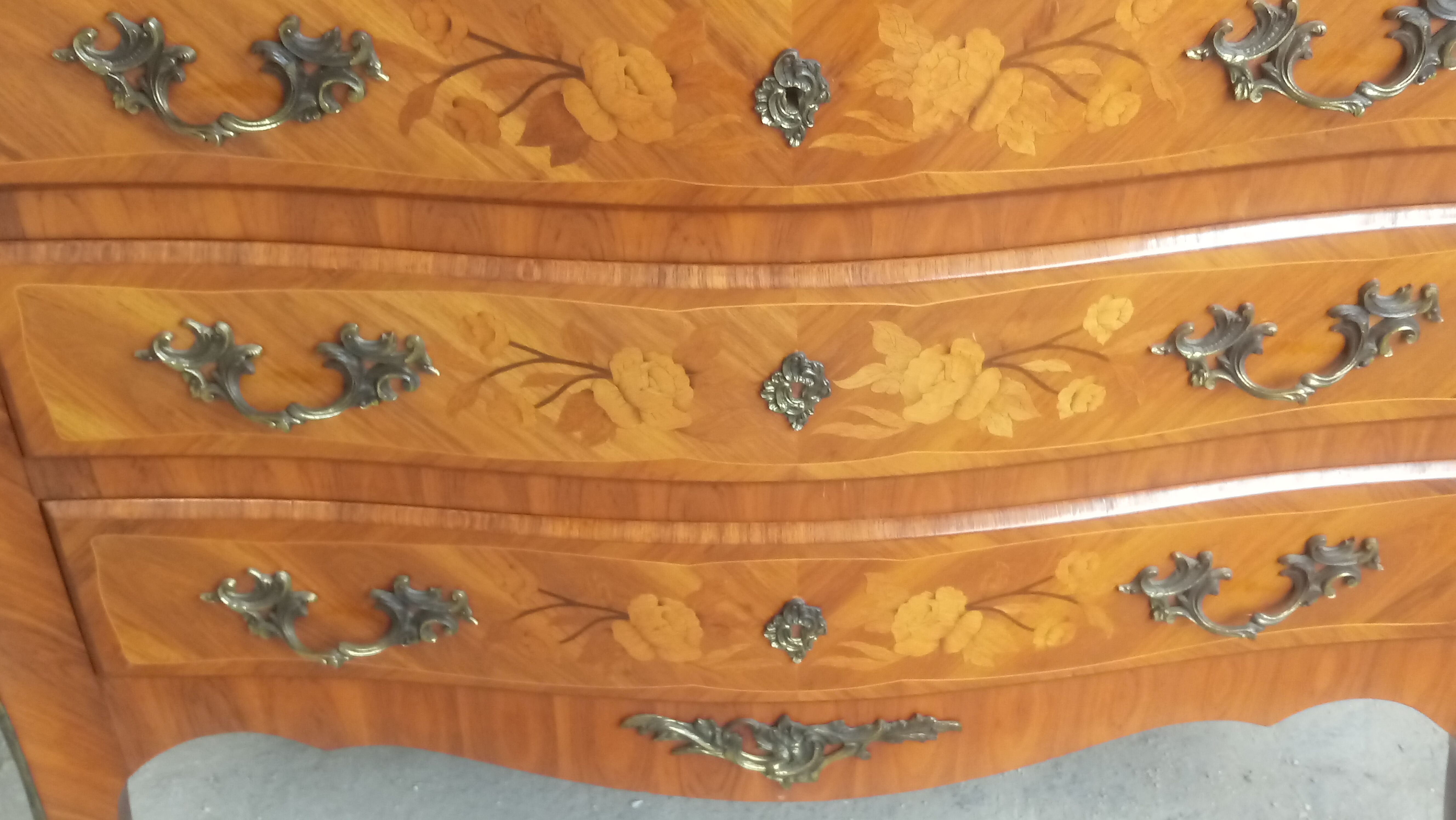 Curved rosewood commodity at the beginning of the century