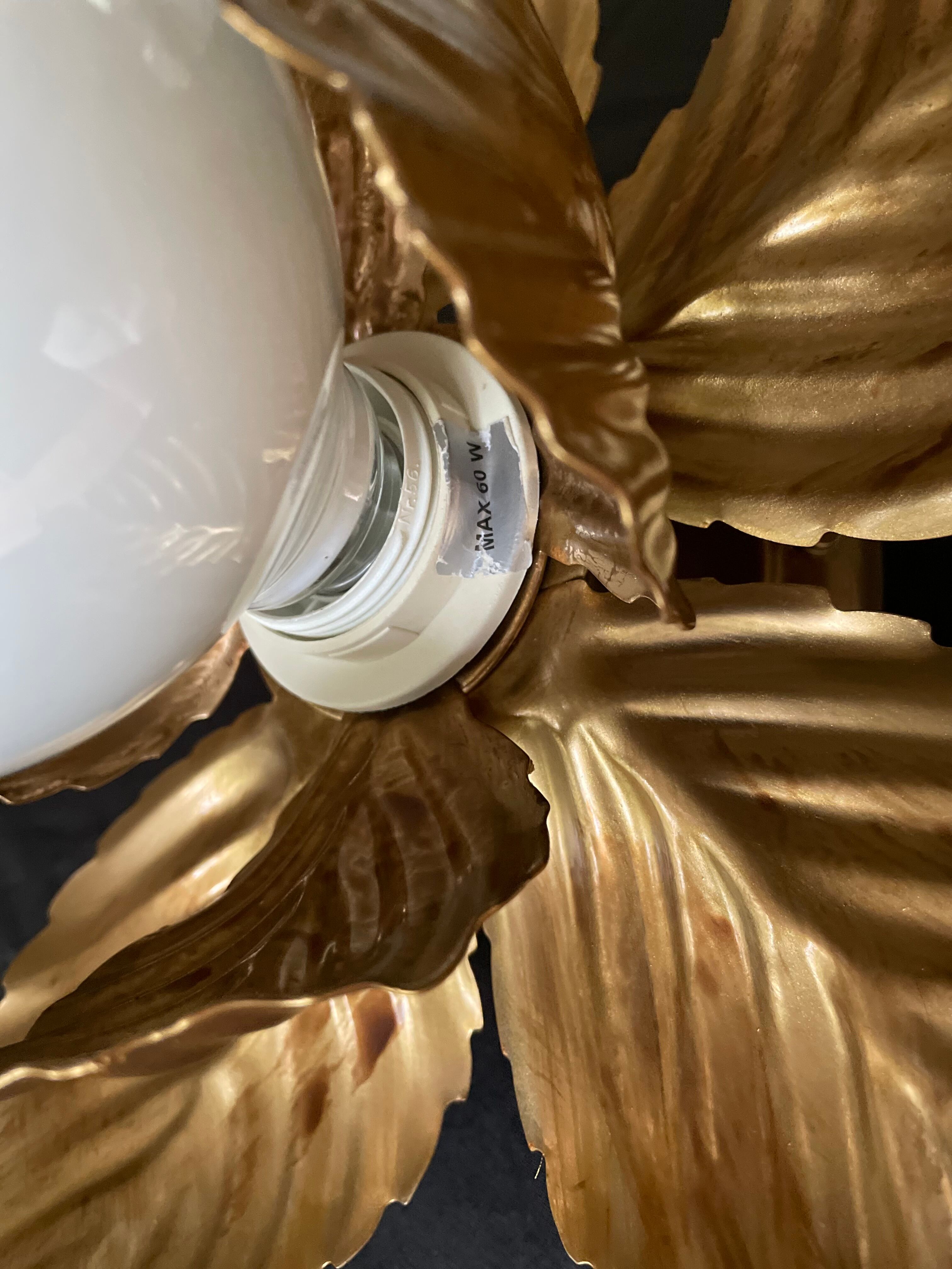 Wall lamp or ceiling lamp golden flower