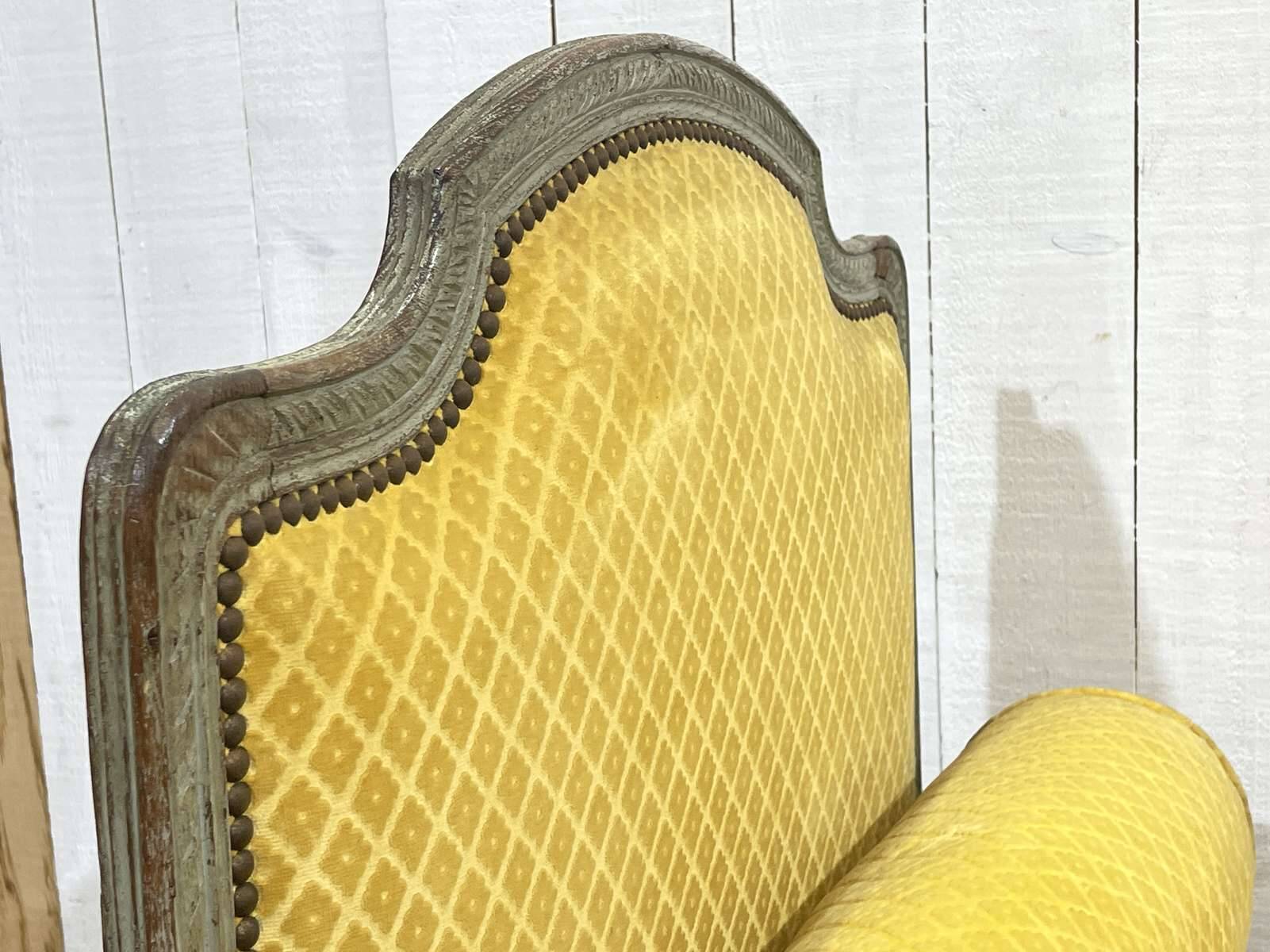 Louis XV daybed from the 18th century in oak.