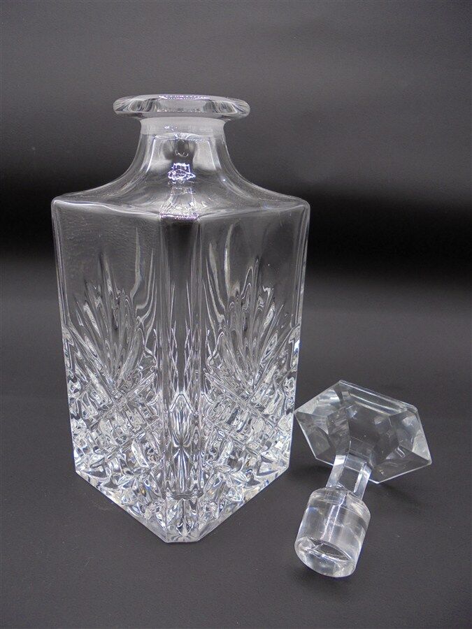 Pineapple pattern whiskey decanter