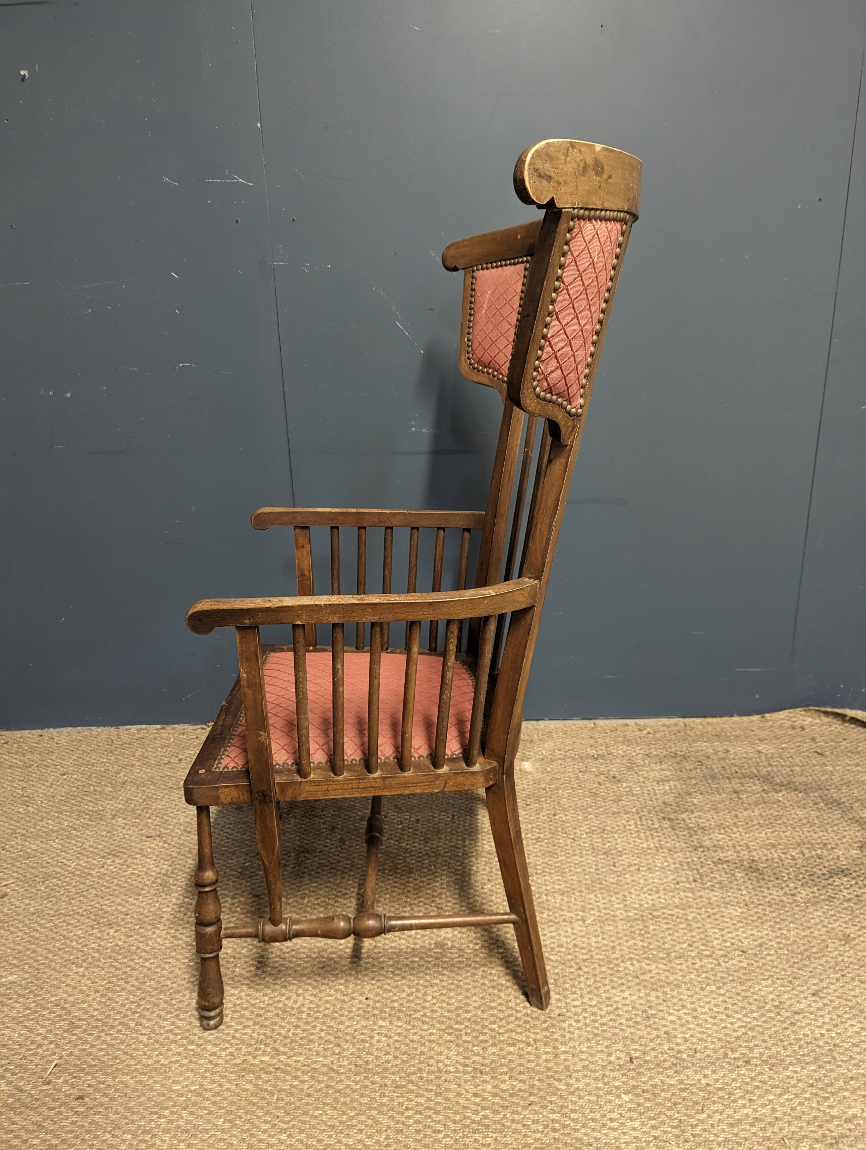 Fauteuil à dossier et oreilles style Art & Craft, début XXe