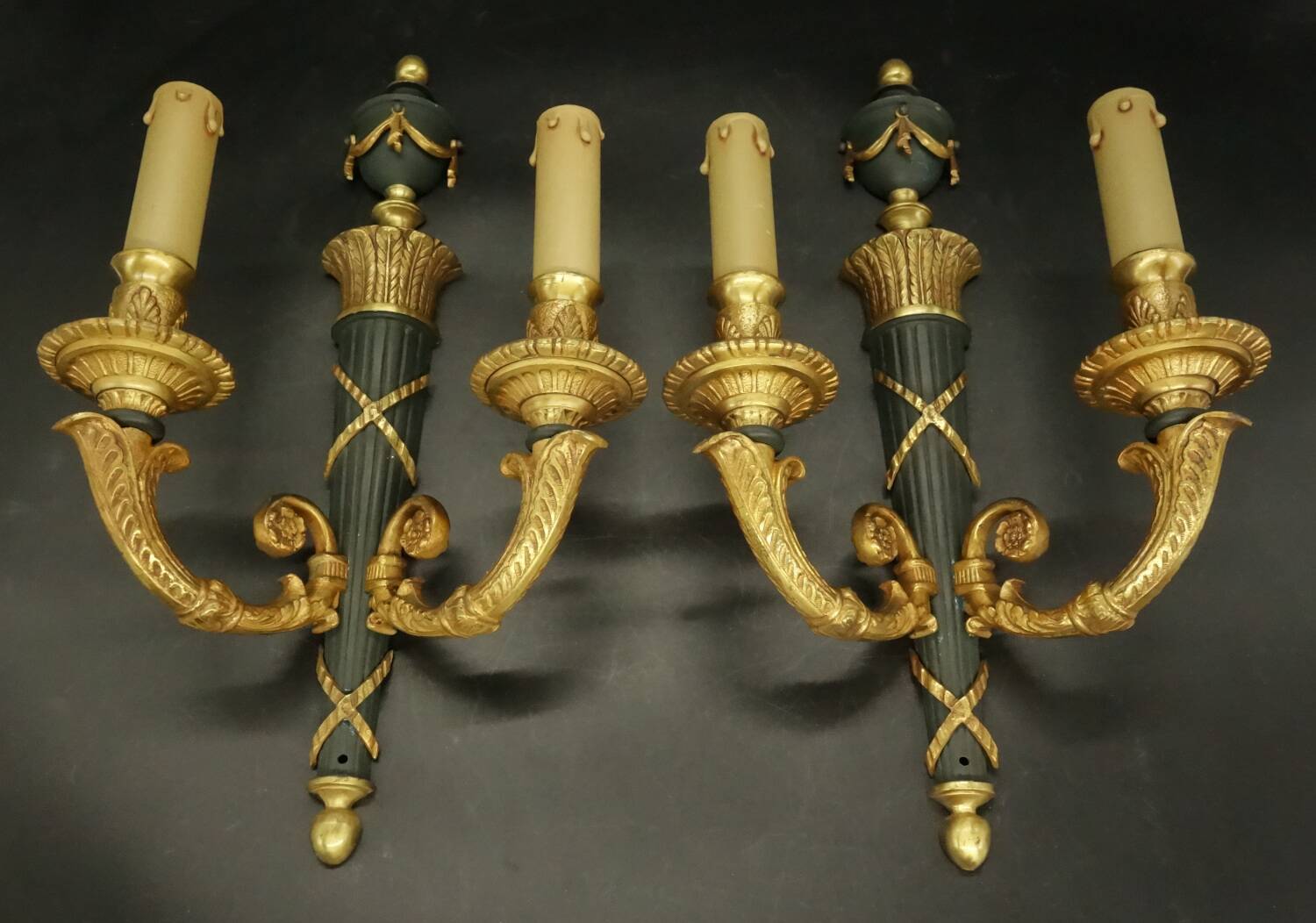 Pair of large Empire style quiver sconces - bronze / green patina