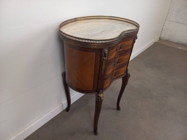Petite commode rognon de style Louis XV