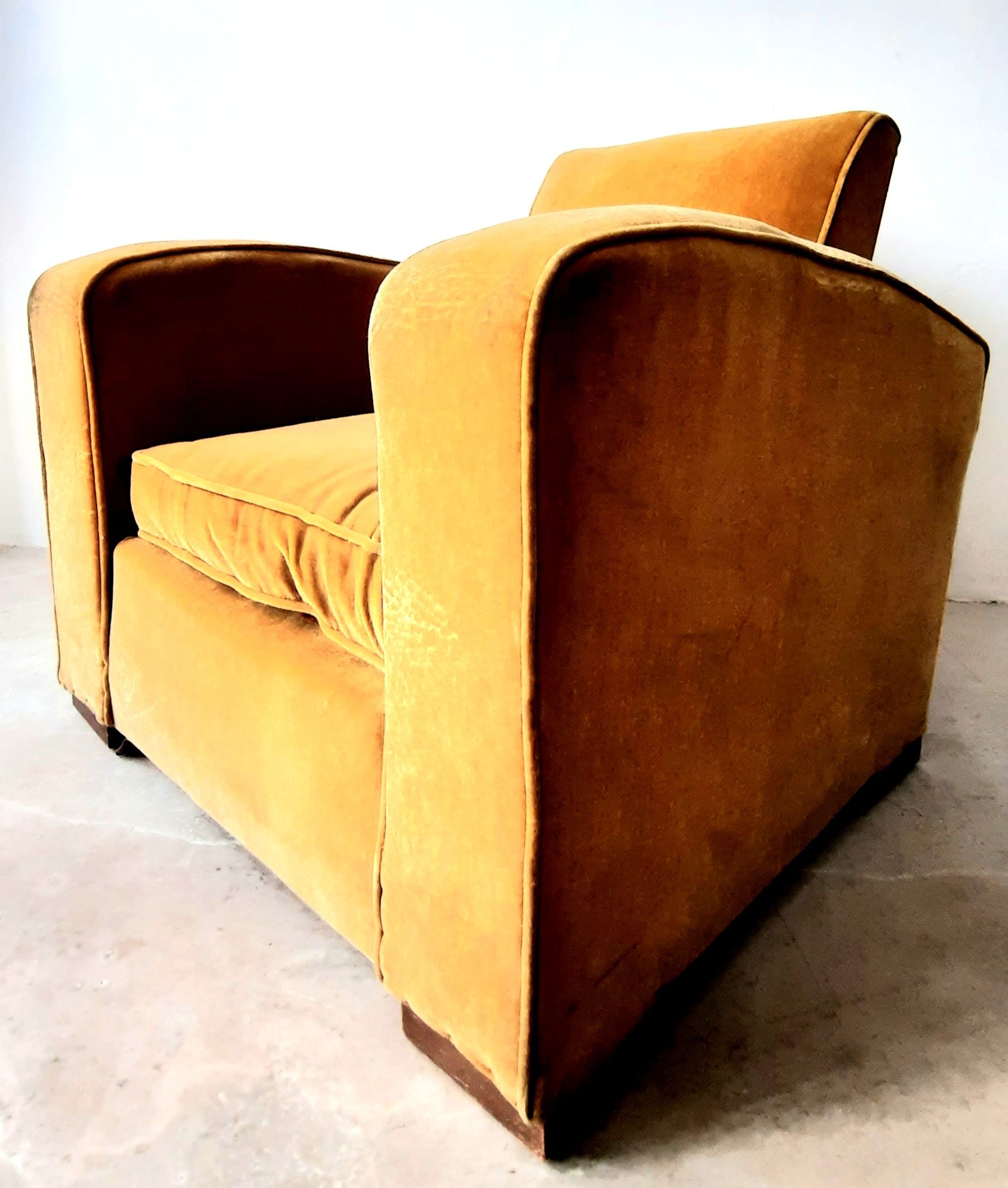 Art Deco arm in mustard coloured velvet 1930/1940