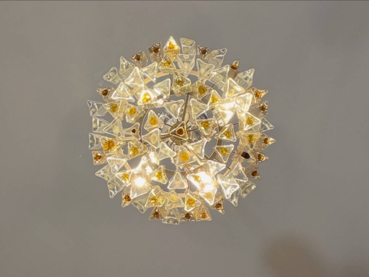 Venetian chandelier in colourless and gold Murano glass, Venini Triedi model, circa 1960.