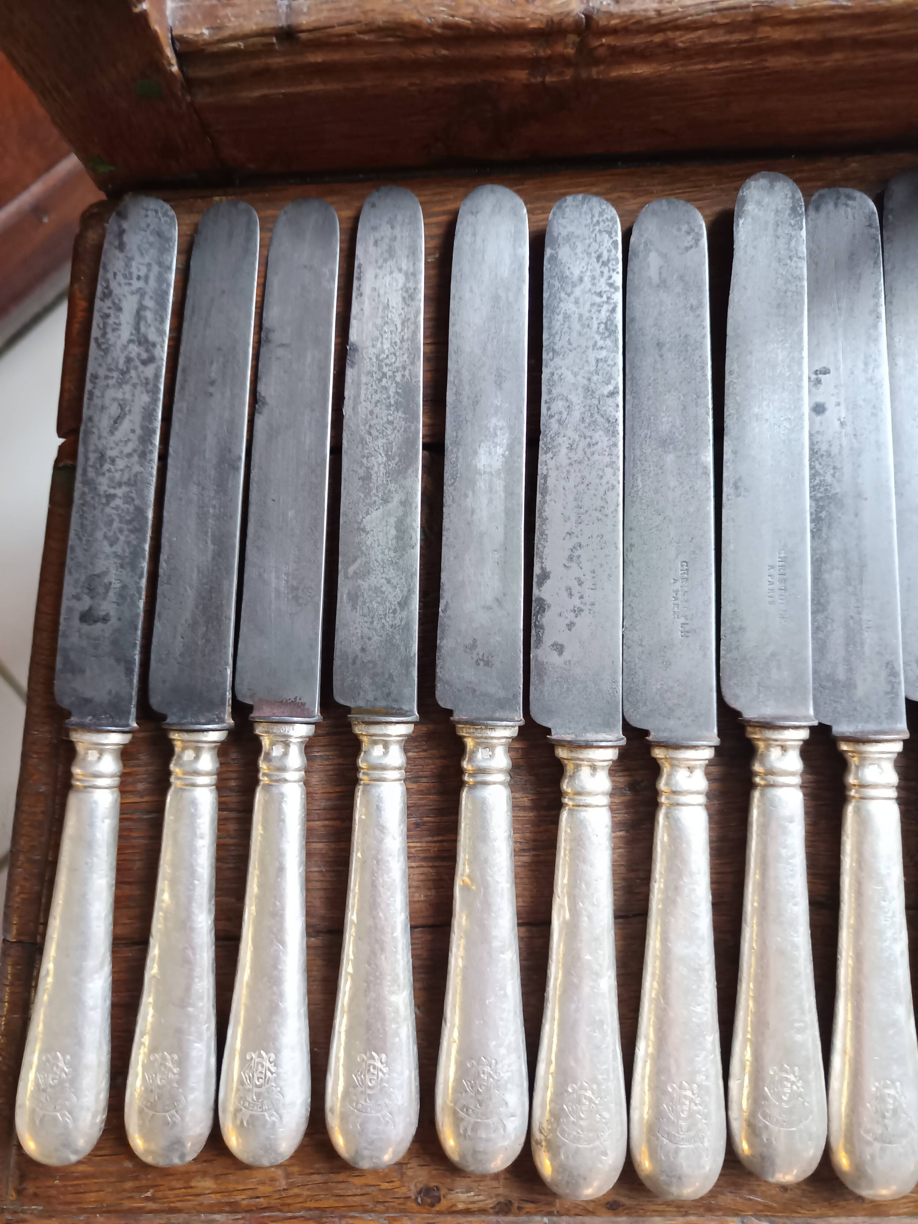 12 large silver-plated metal knives by Christofle 1860 monogrammed Palace Arcachon