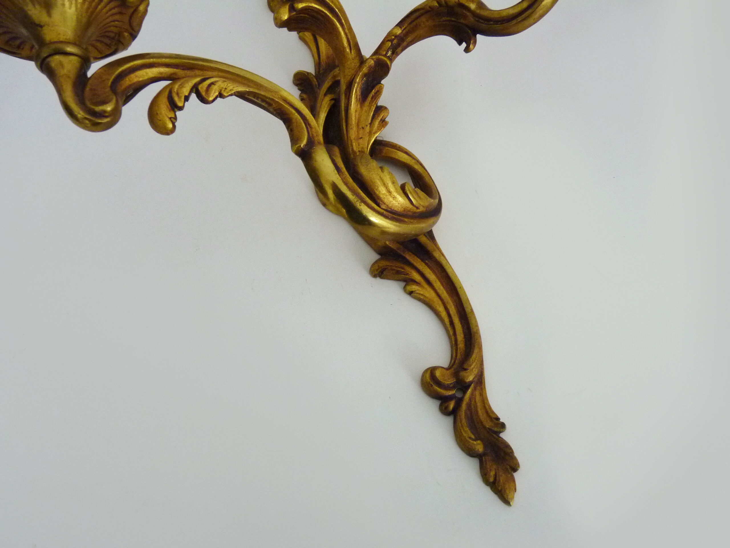 Pair of bronze sconces acanthus leaves with 3 fires Louis XV style
