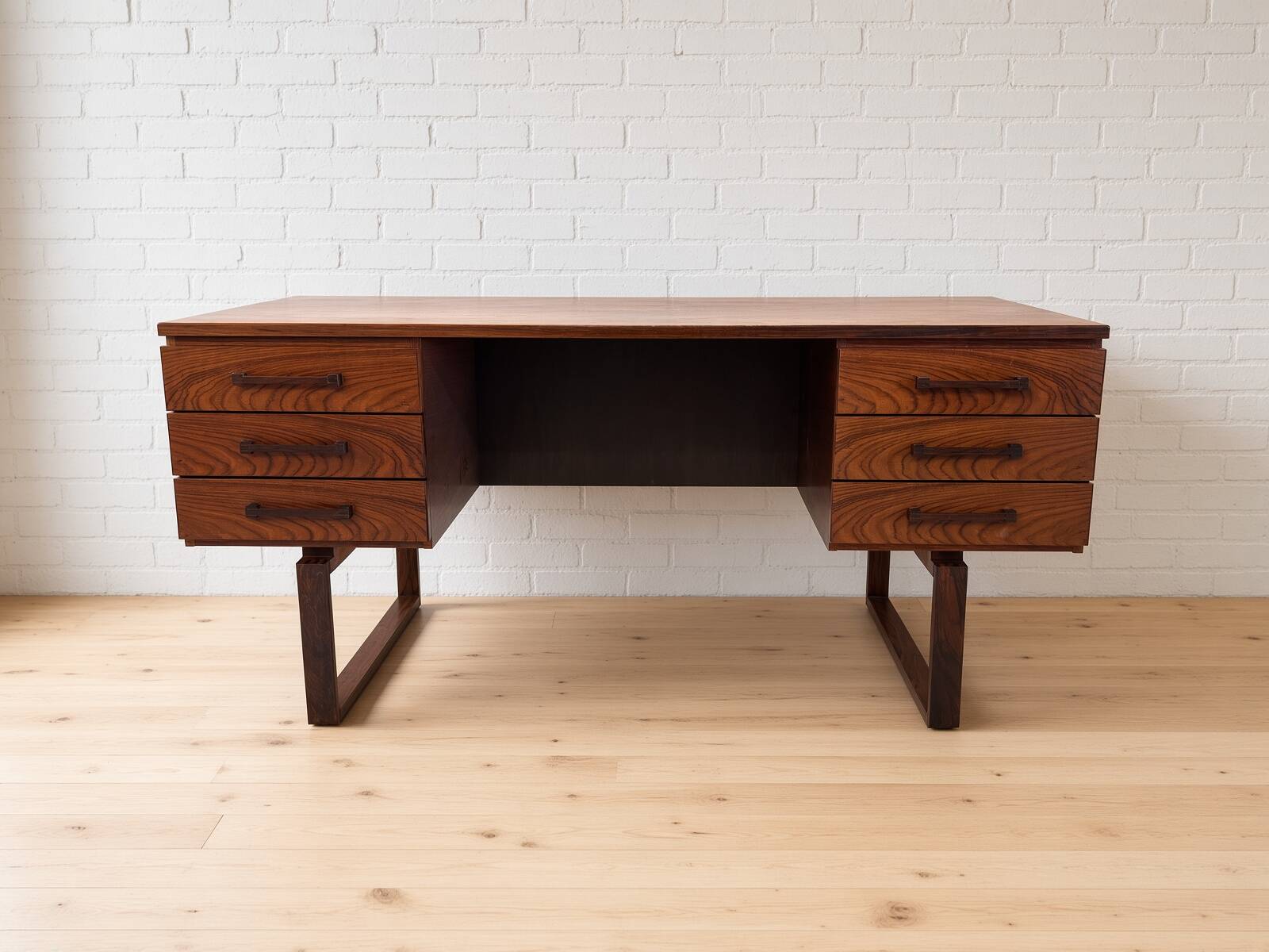 MidCentury Danish Rosewood Desk Torben Valeur & Henning Jensen for Dyrlund
