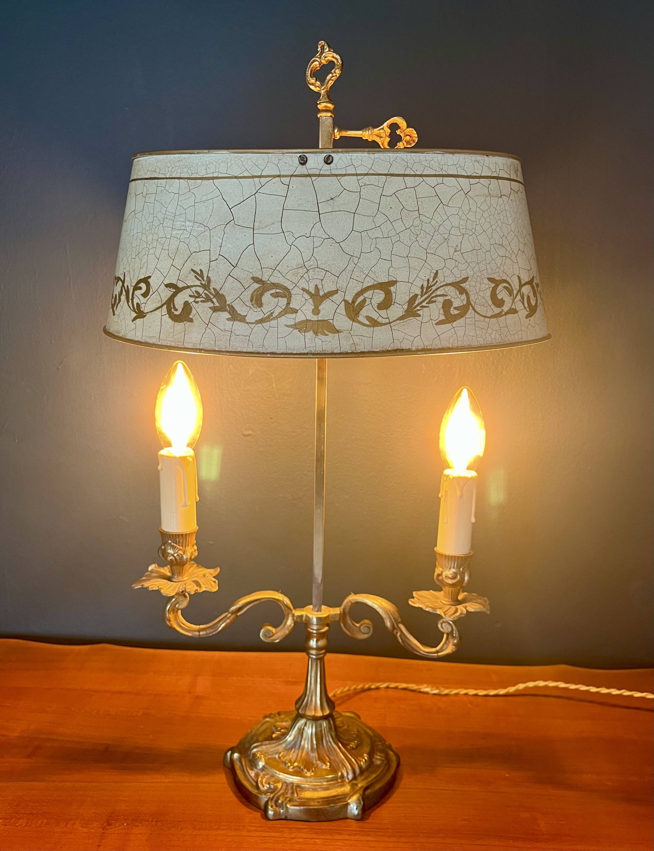 Lampe bouillotte en bronze de style louis xv vers 1850