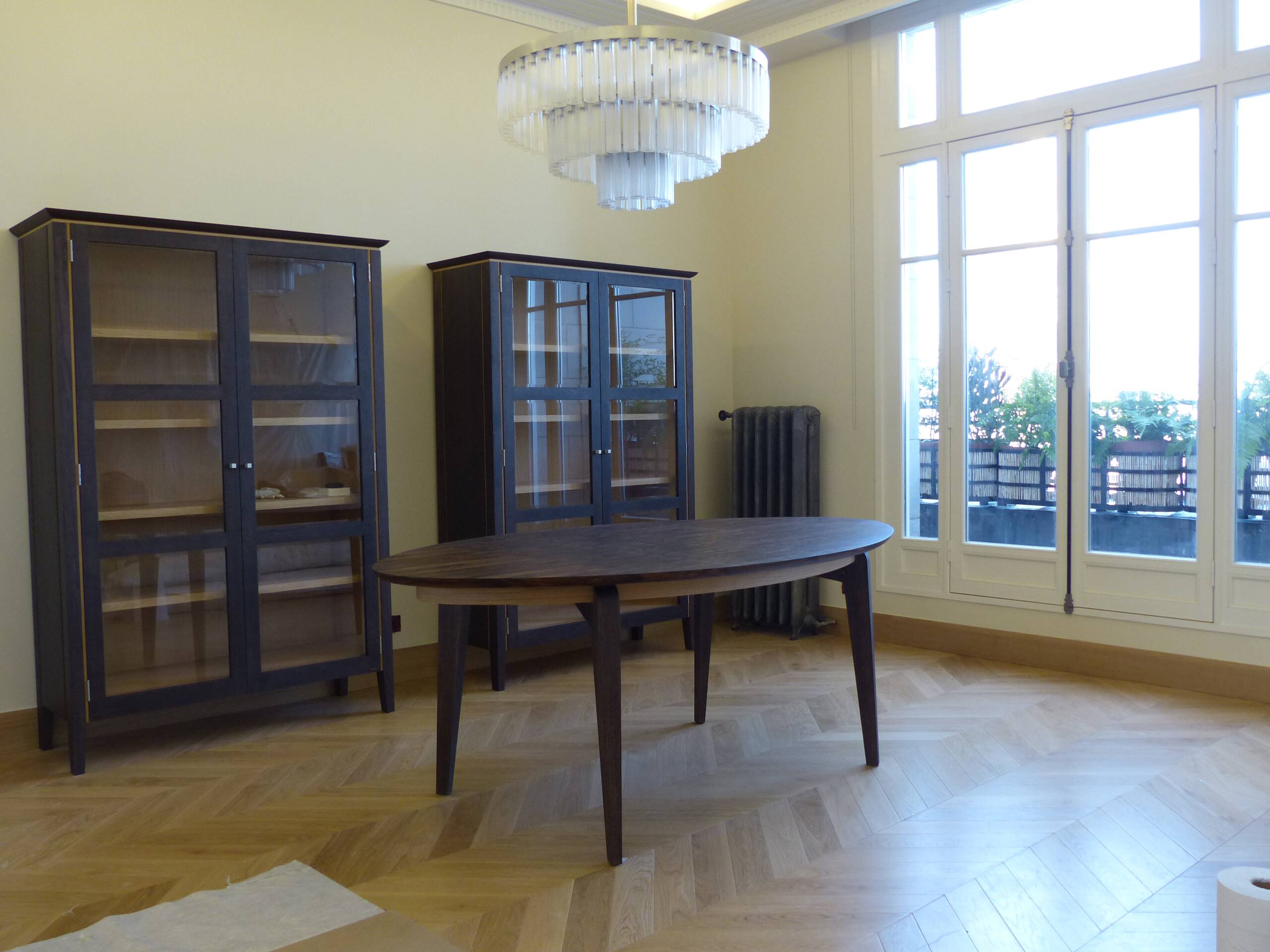 Oval table in ziricote and solid oak