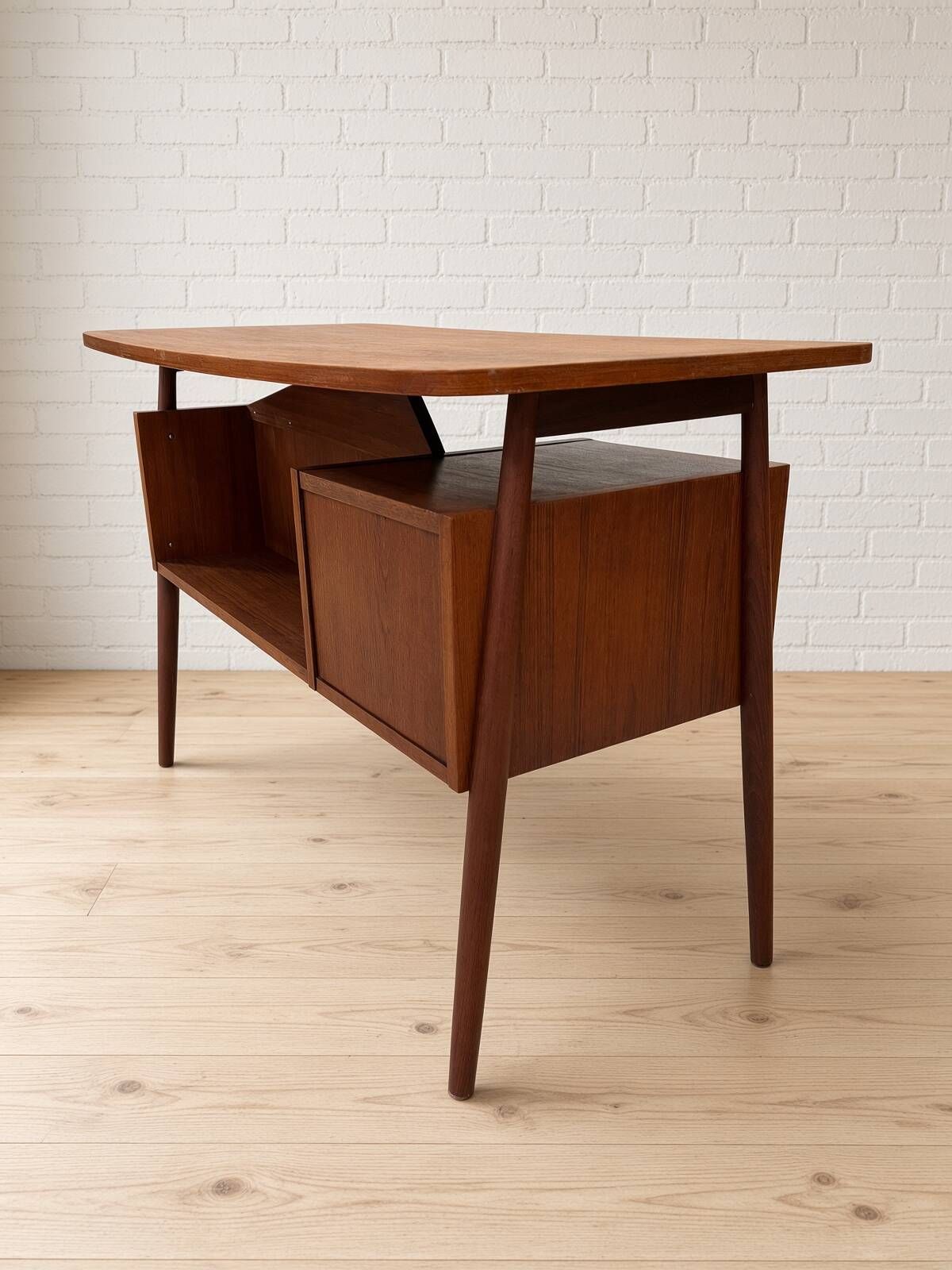 Bureau en teck petit danois par Gunnar Nielsen pour Tibergaard