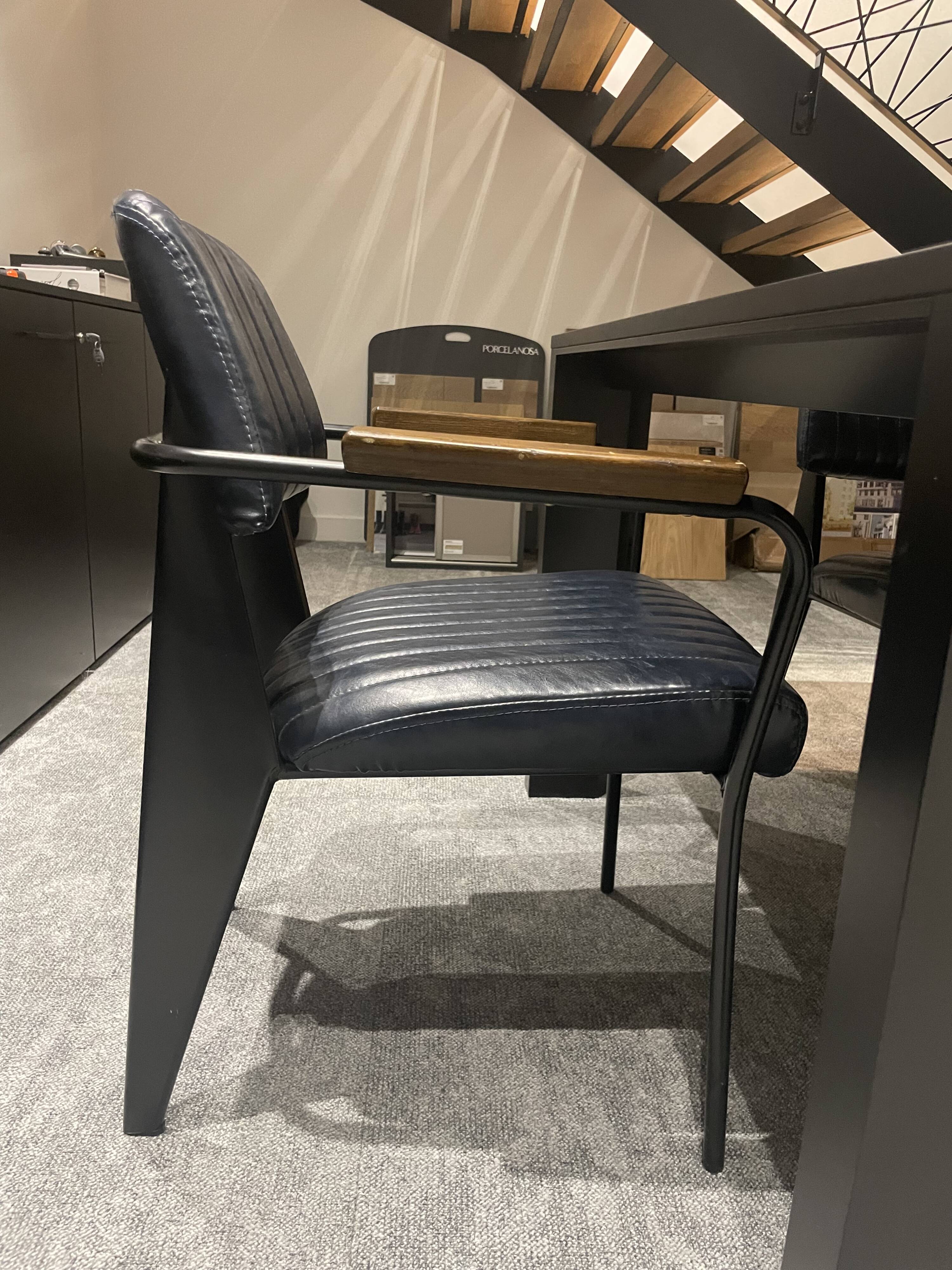 Table de réunion Oto avec 8 chaises