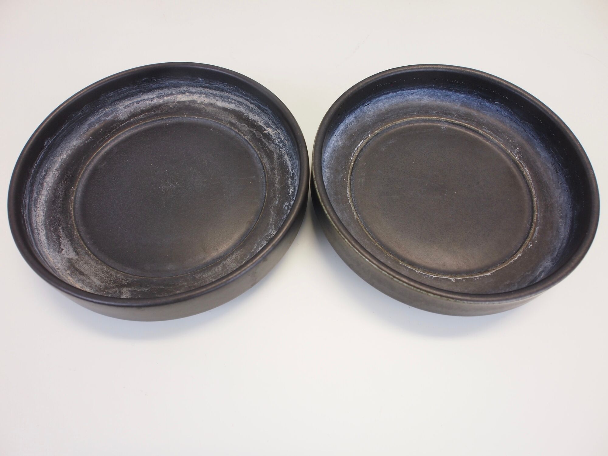 Pair of vintage Arabia Finland flower pots by Richard Lindh