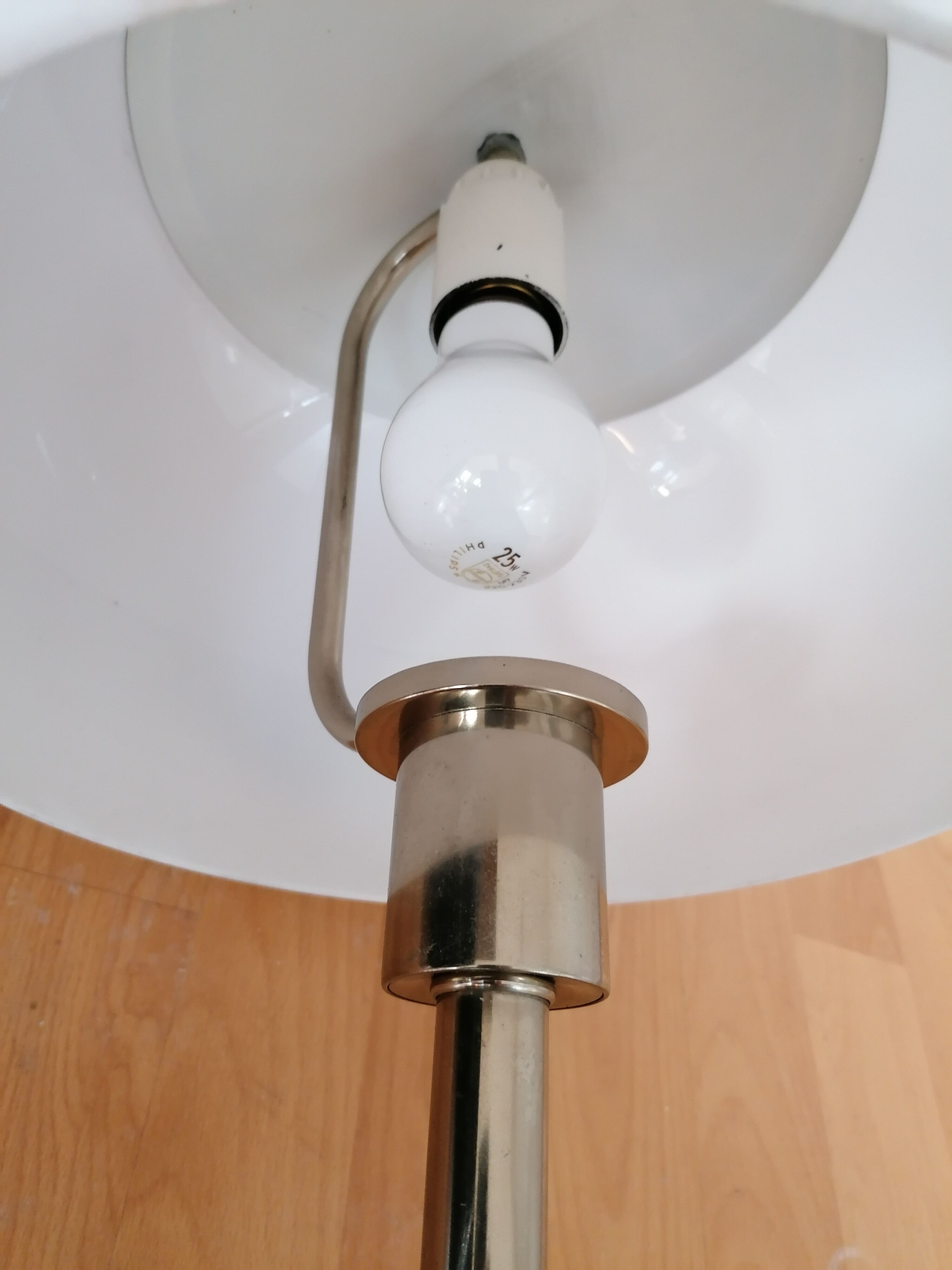 Harvey Guzzini vintage lamp design