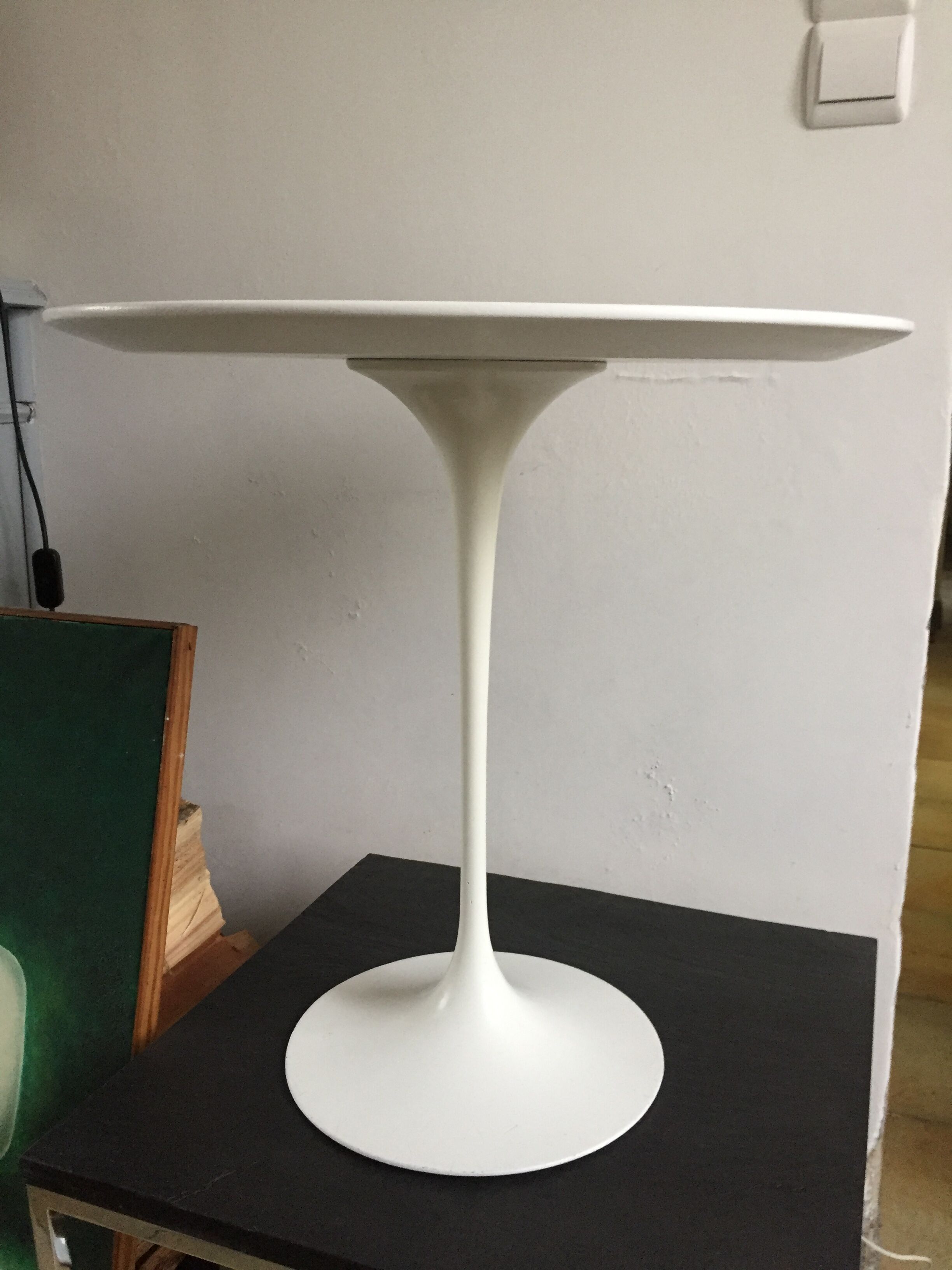 Side table by Eero Saarinen for Knoll