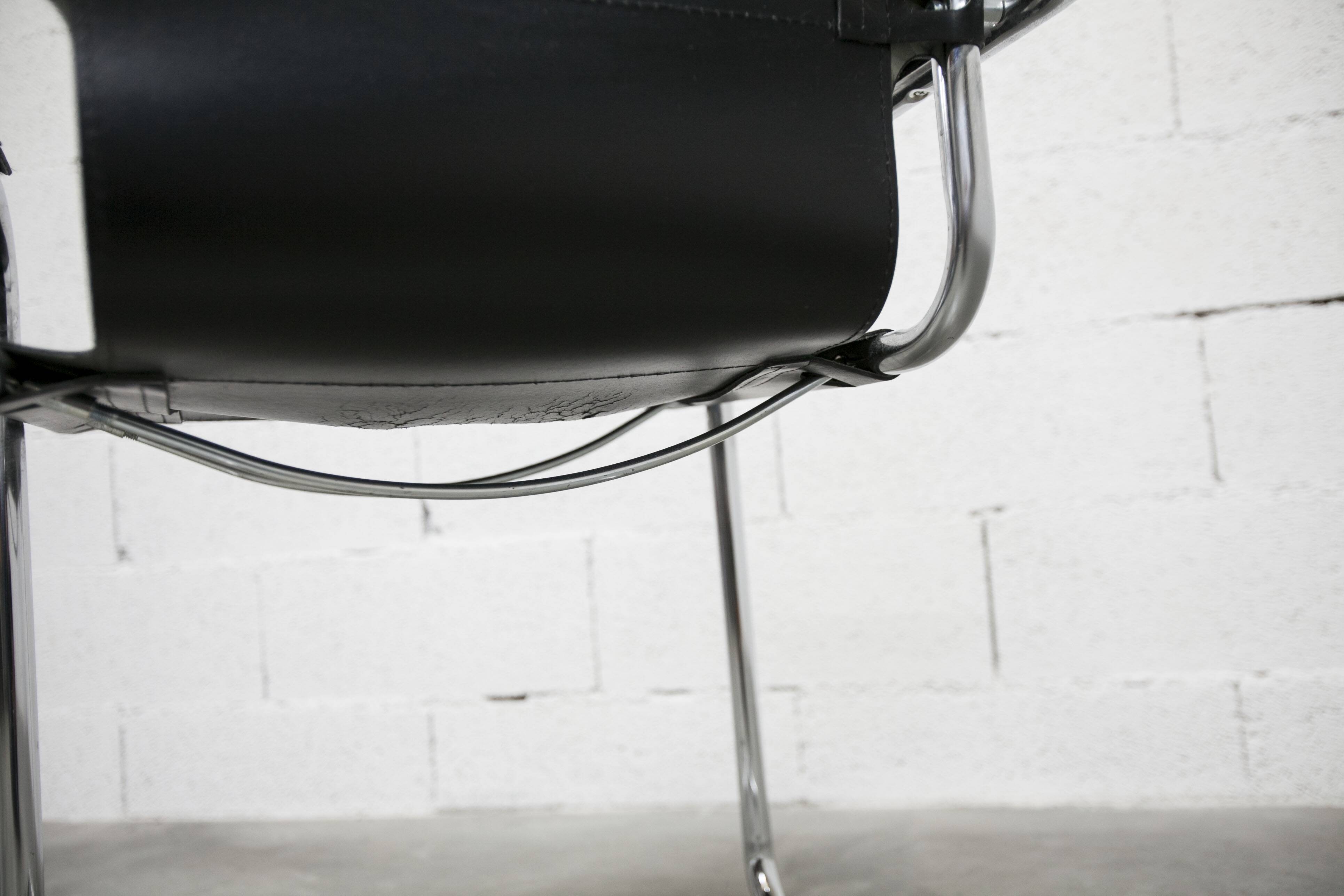 Bauhaus 1970s cantilever armchair in black leather