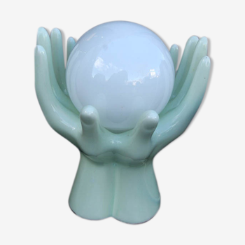 Lampe globe et mains en céramique vert pâle