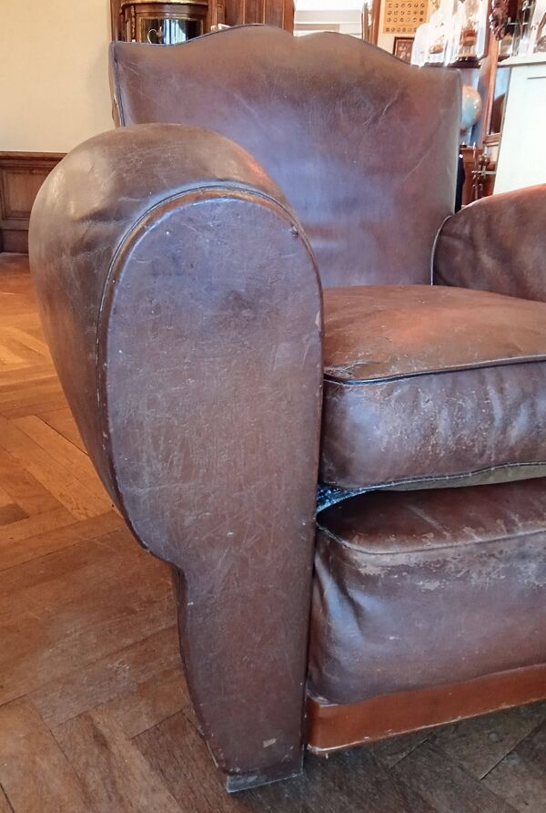 Ancien grand fauteuil club modèle moustache
