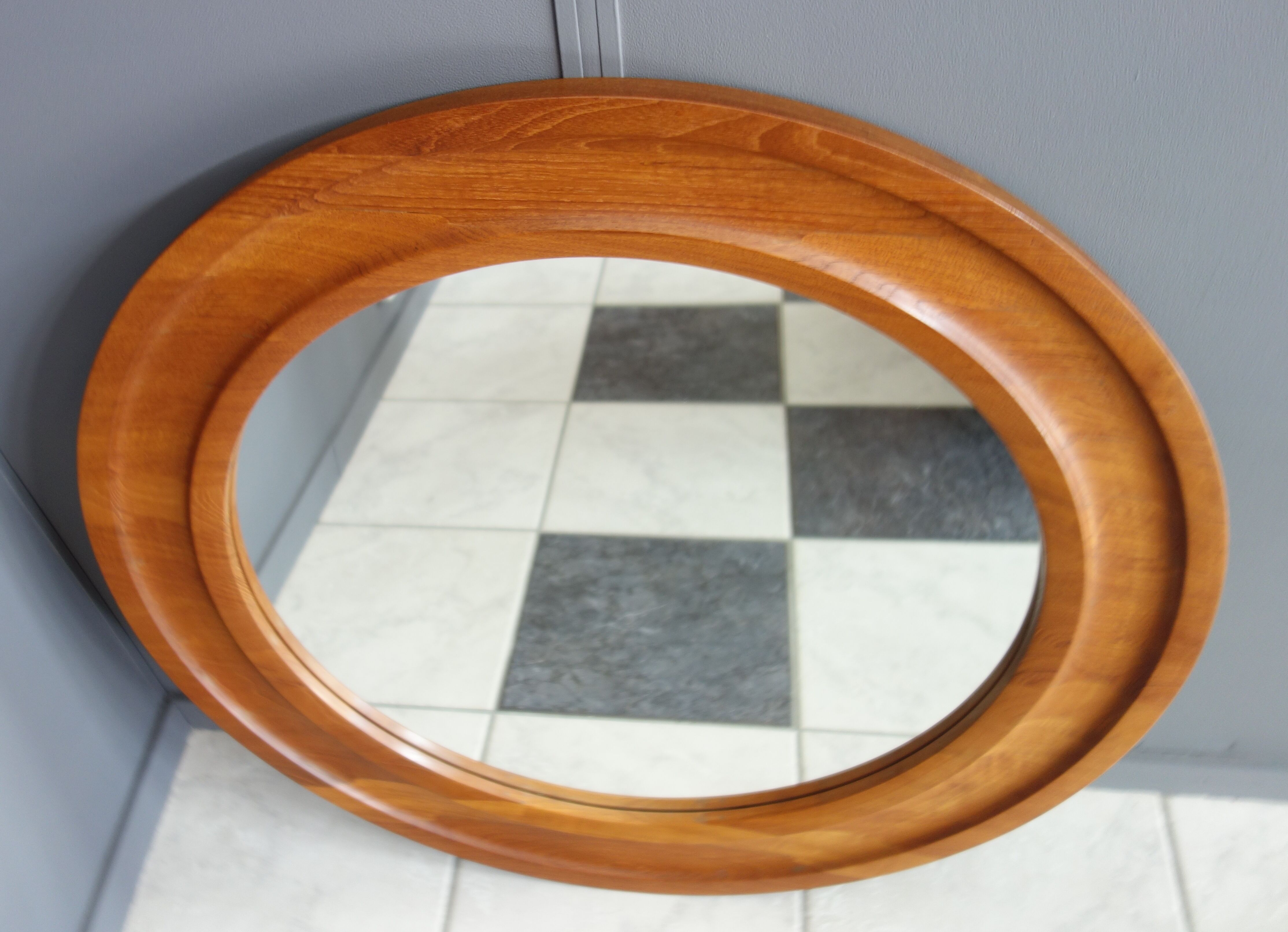 Miroir rond en teck par Hadsten Danemark 74cm