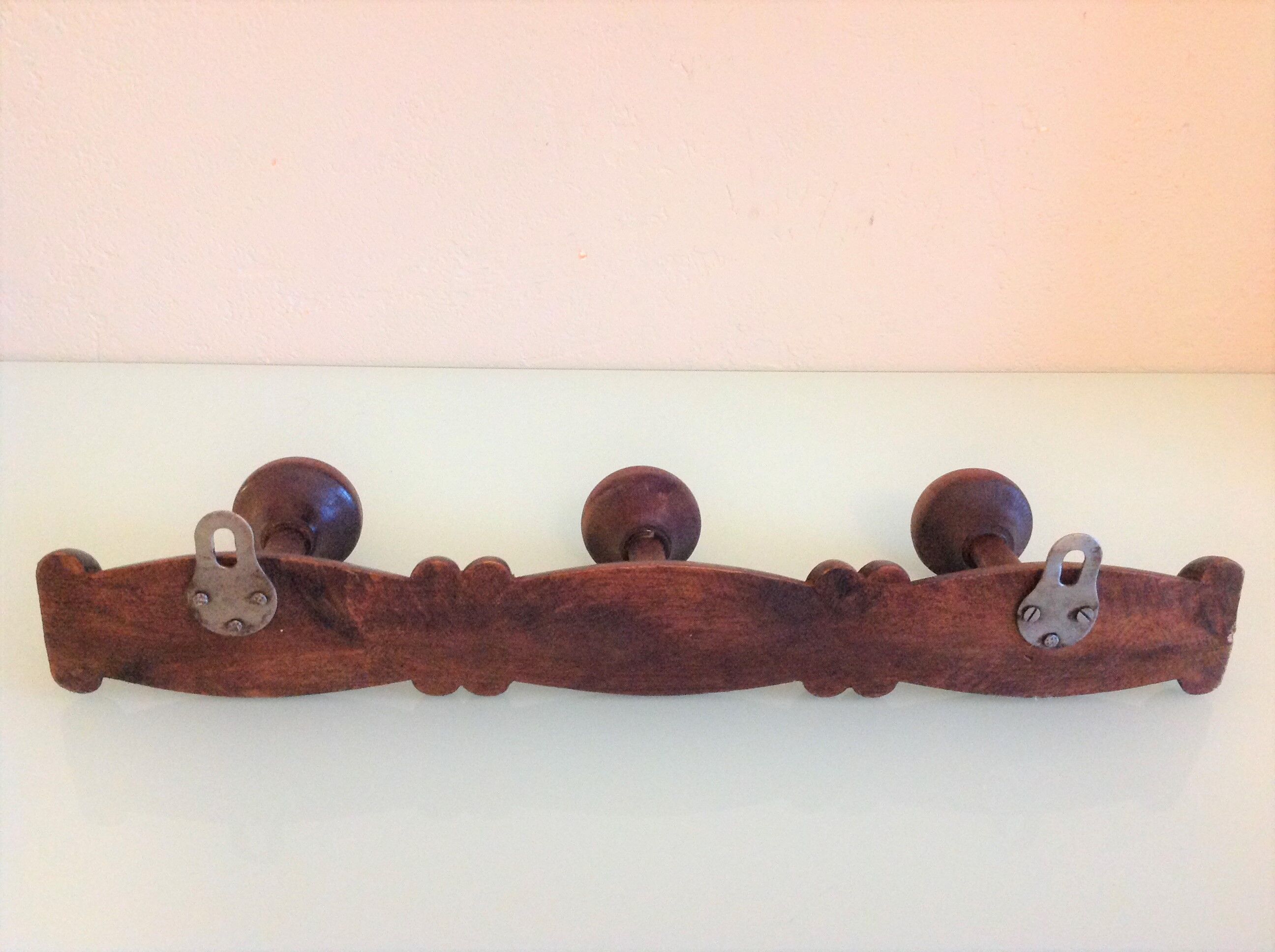 Three-headed wooden patère