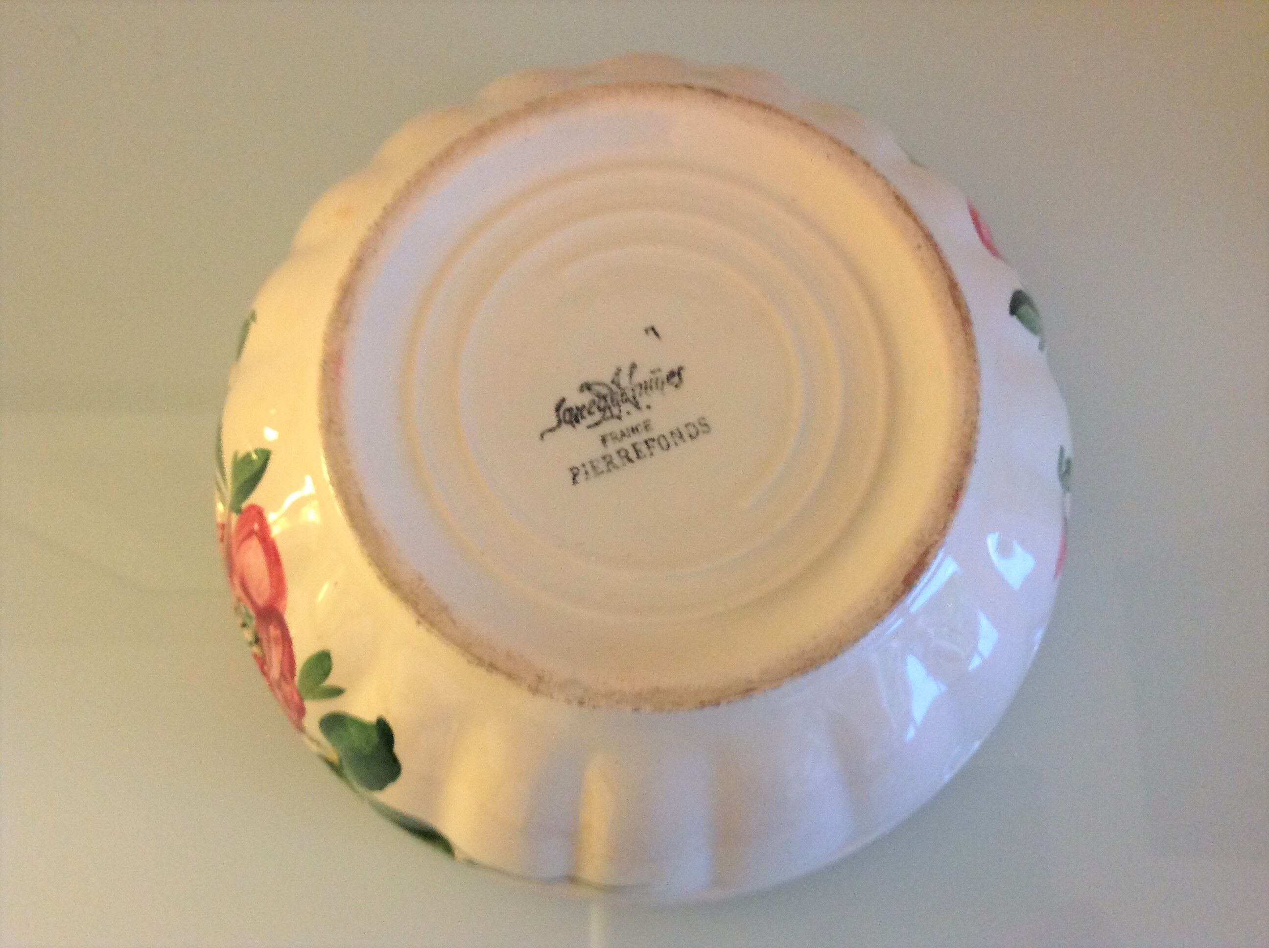 Round salad bowl with Pierrefonds decoration from the Sarreguemines earthenware factory / vintage 50s-60s