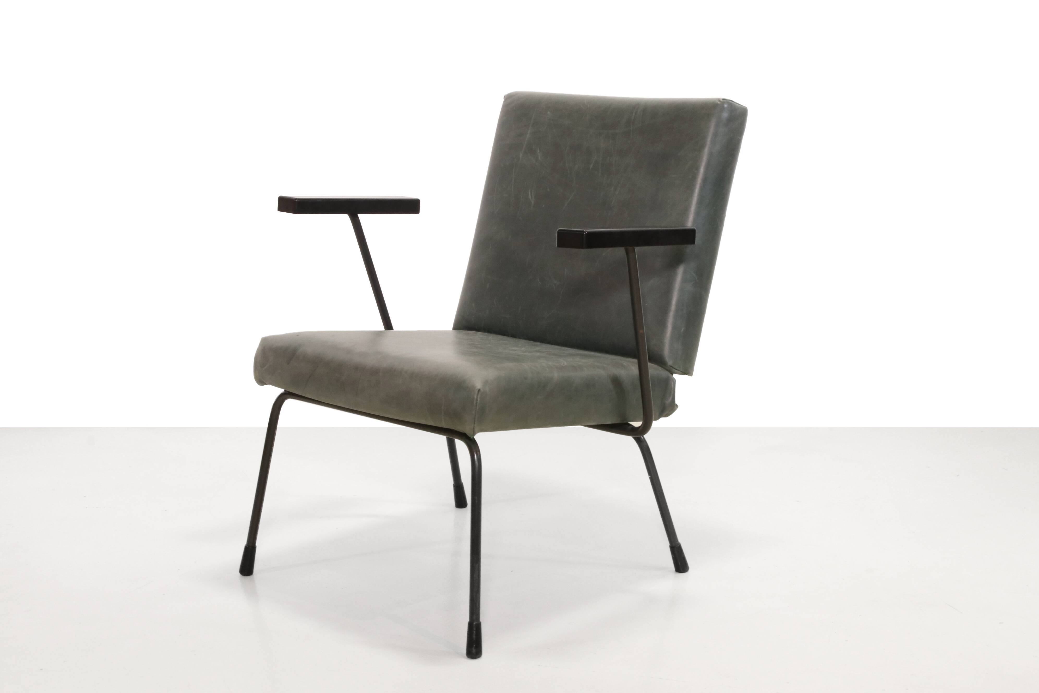 Dutch modernist Gispen 1401 Armchair by Wim Rietveld in green leather