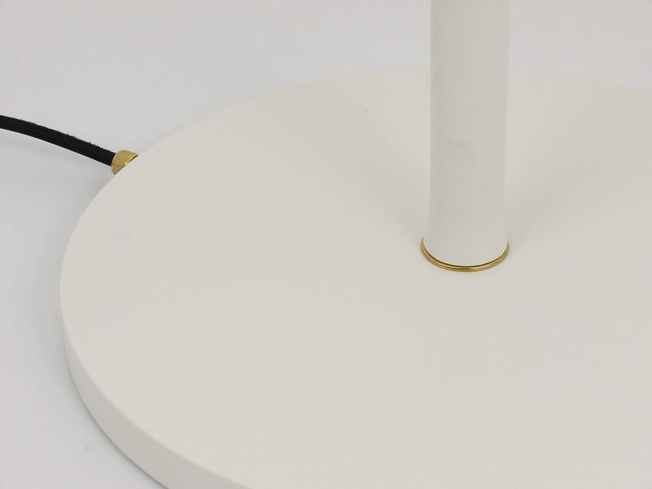 Élégant lampadaire italien uplight du milieu du siècle, style Arteluce Stilnovo, années 1950