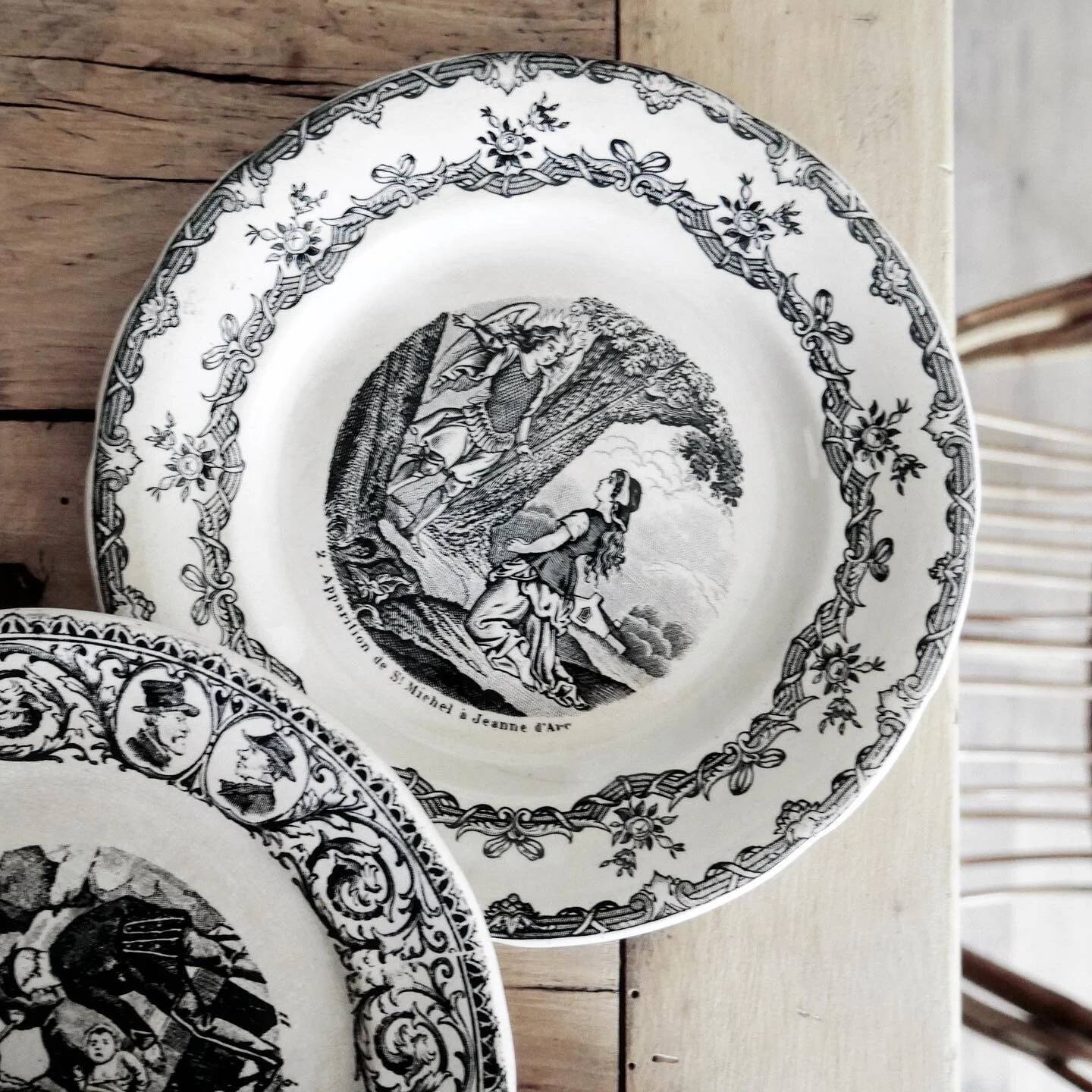 Set of 4 talking dessert plates