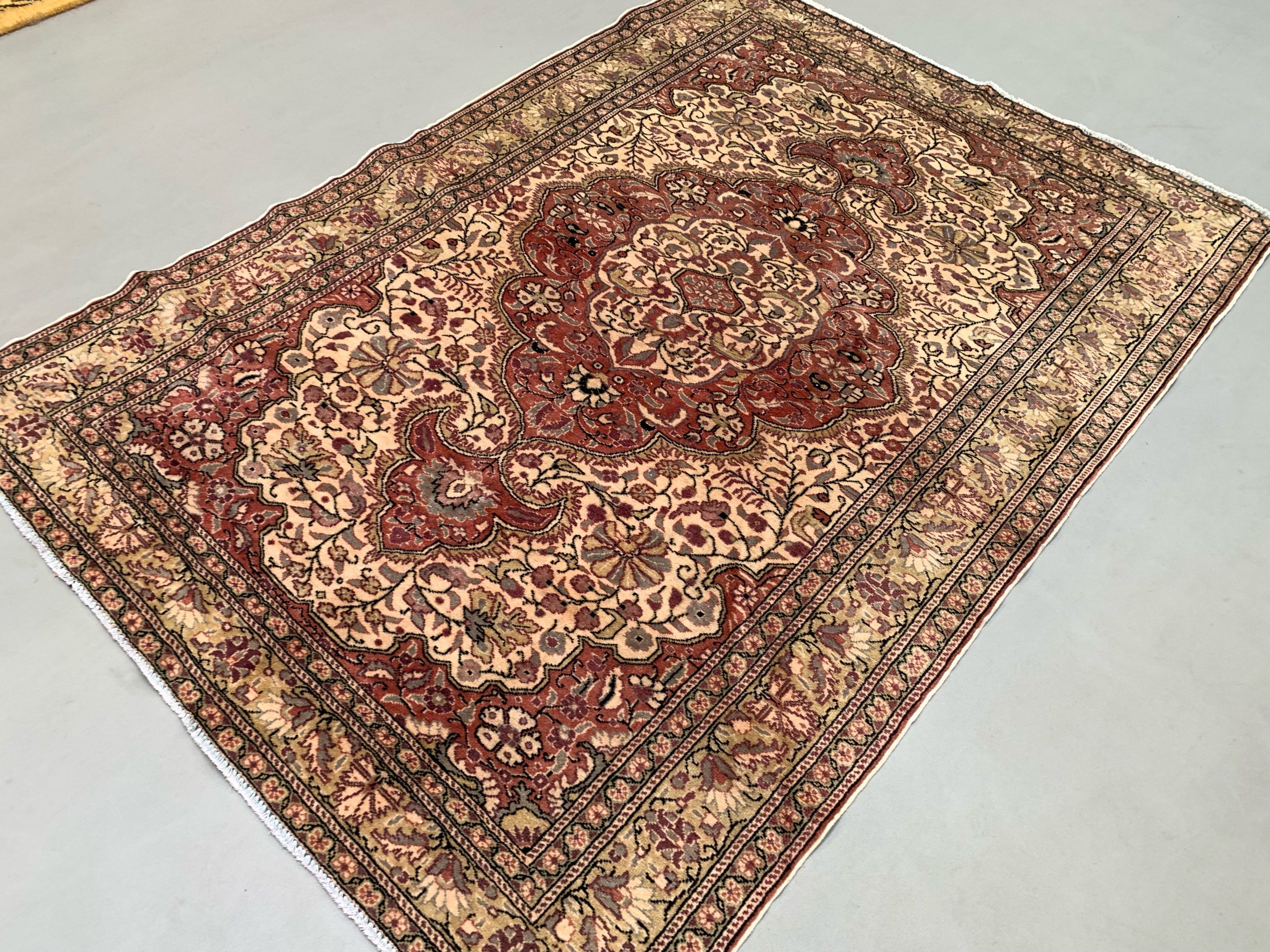Vintage turkish rug 211x147 cm
