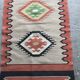 Tapis coureur Mid-Century marron en tissu flatweave kilim, motifs géométriques 127x59 cm