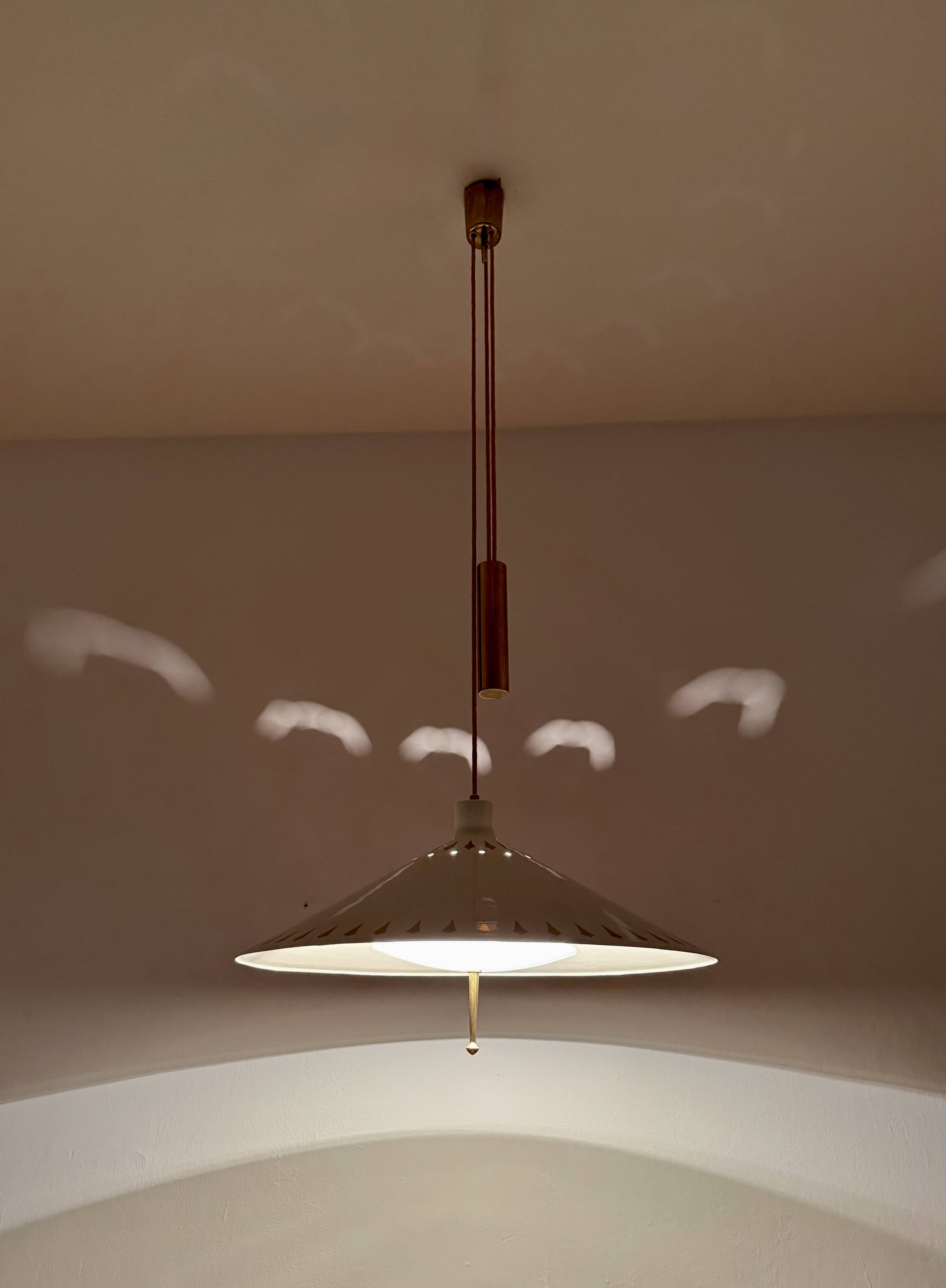 Suspension unique avec contrepoids par Vereinigte Werkstätten München