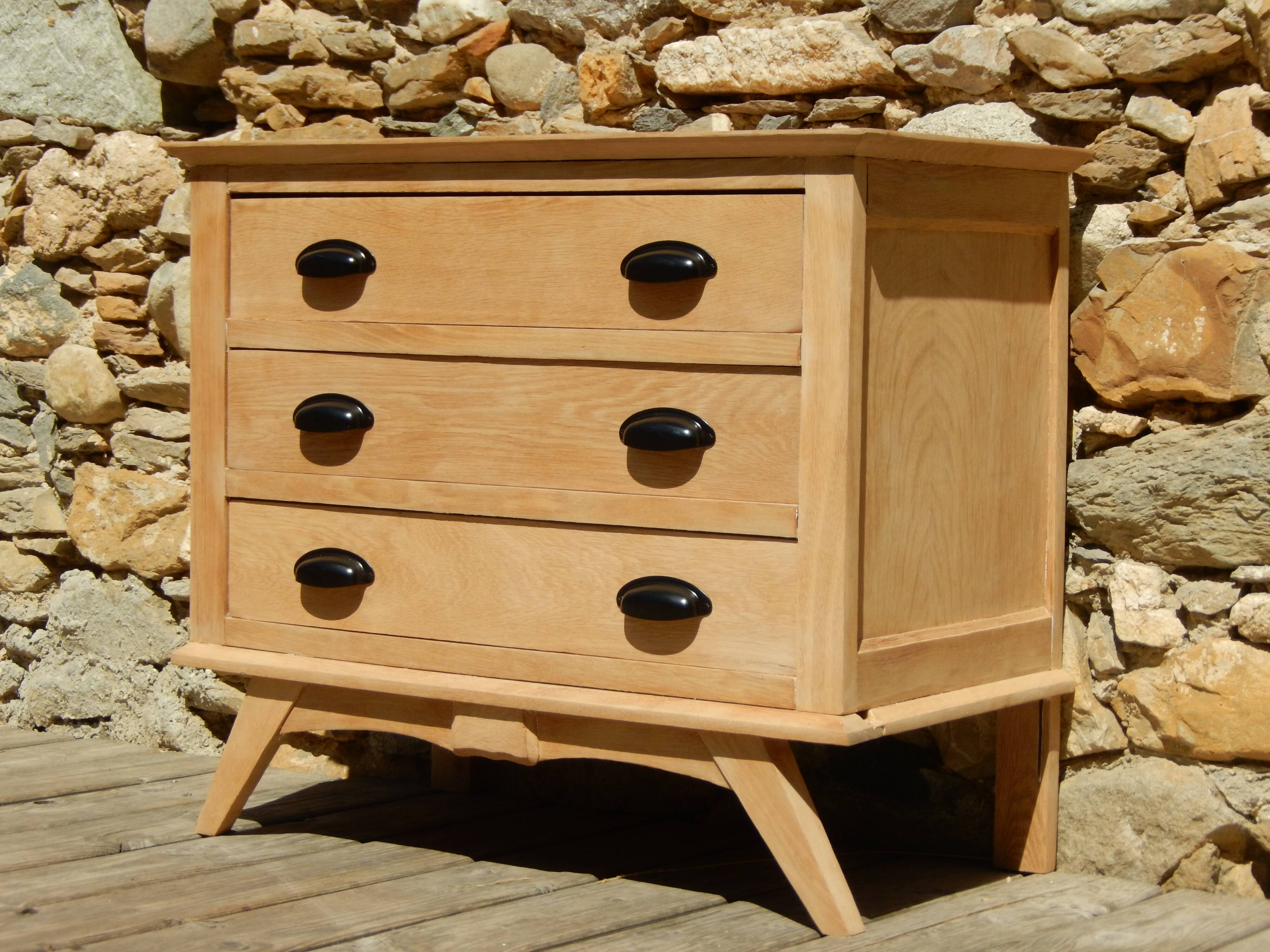 Très charmante petite commode en chêne à pieds compas style scandinave