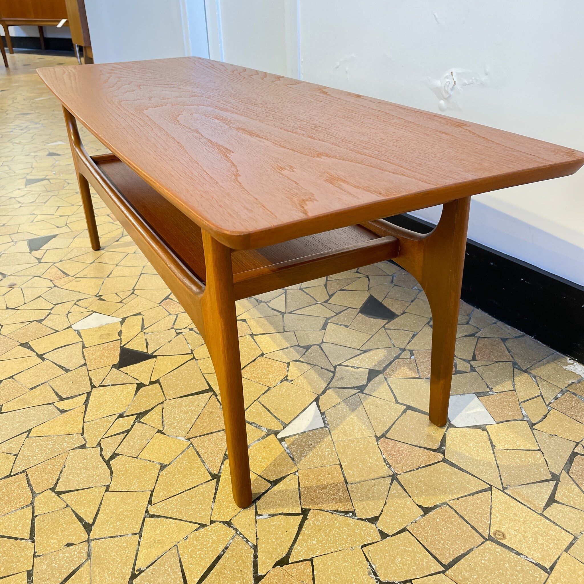 Scandinavian coffee table 117cm