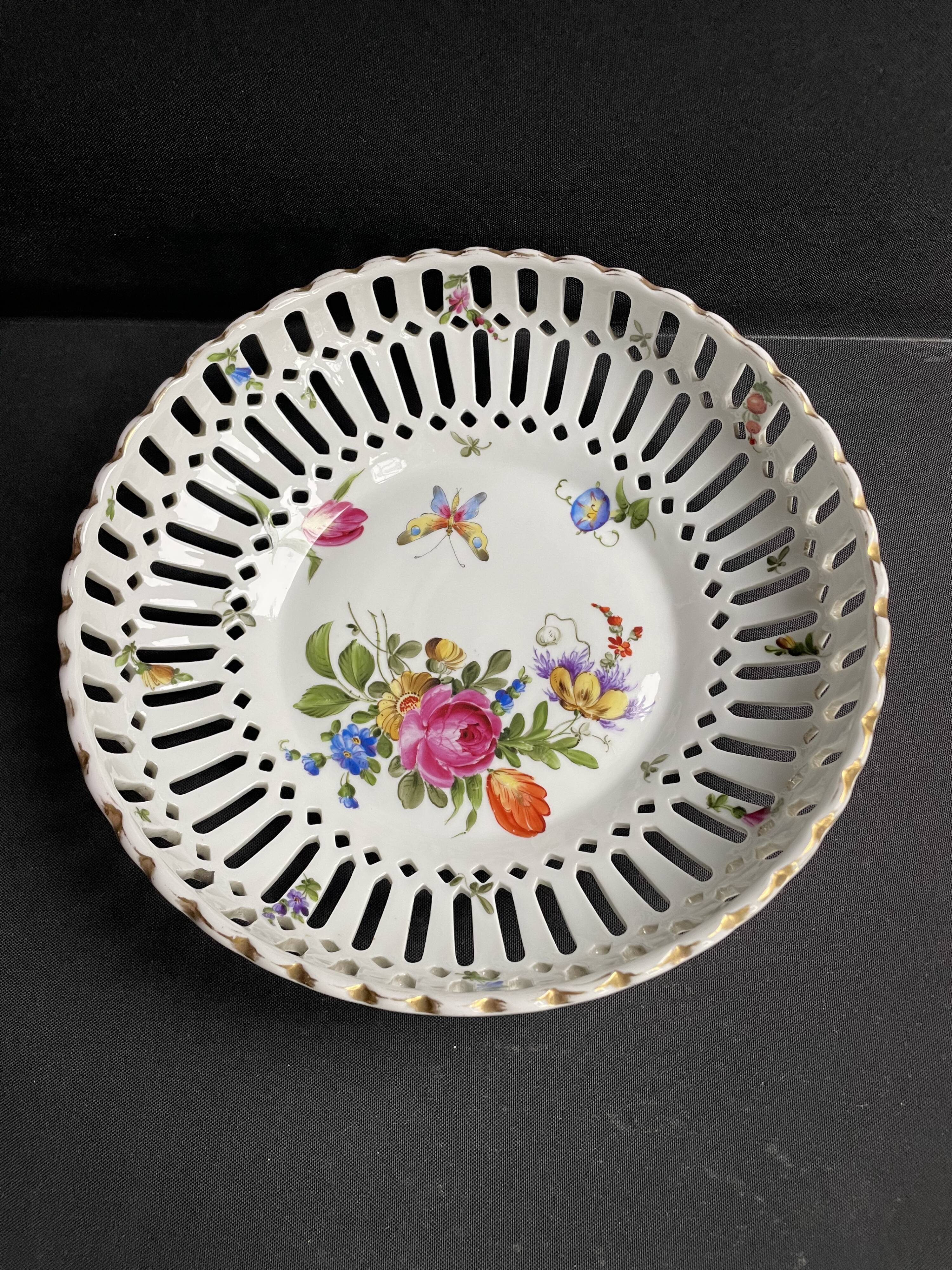 Openwork porcelain bowl with hand decoration – Von Schierholz manufactory in Plaue