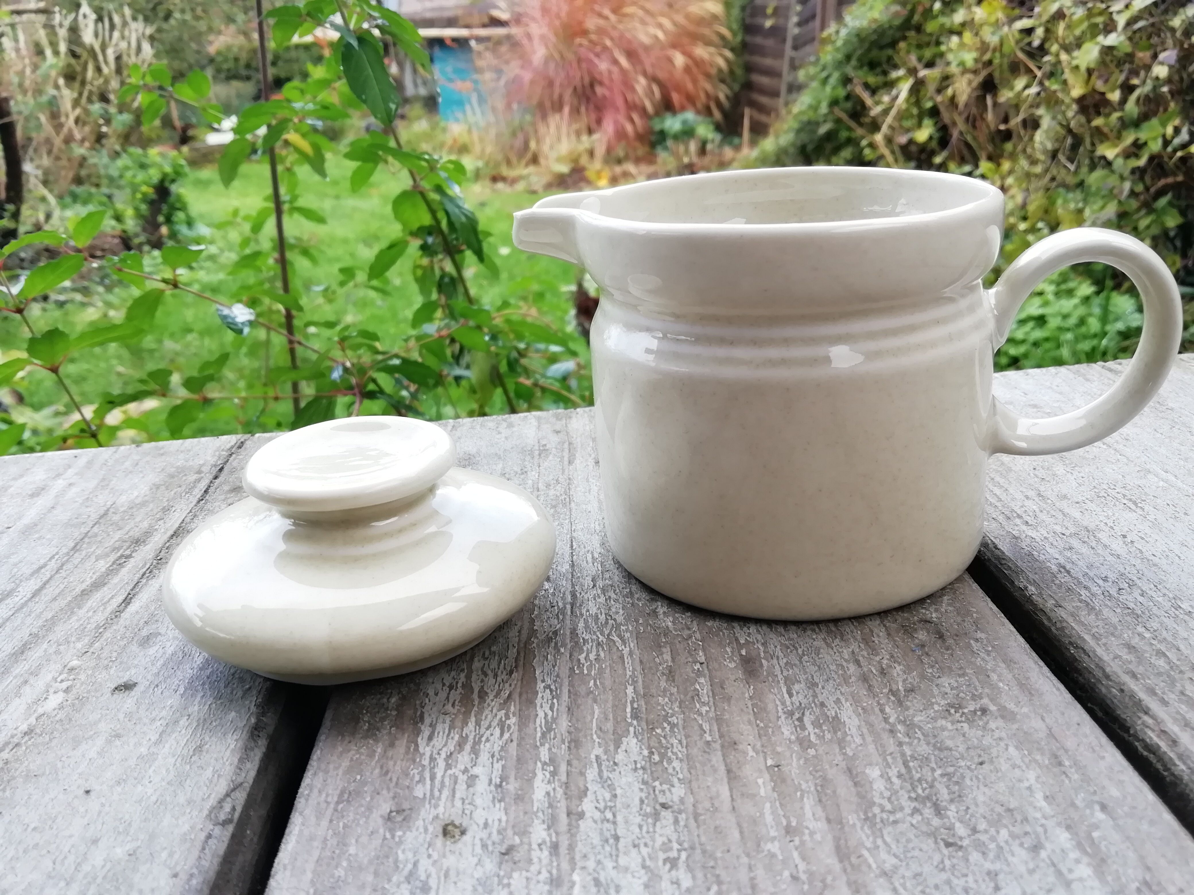 Milk pot