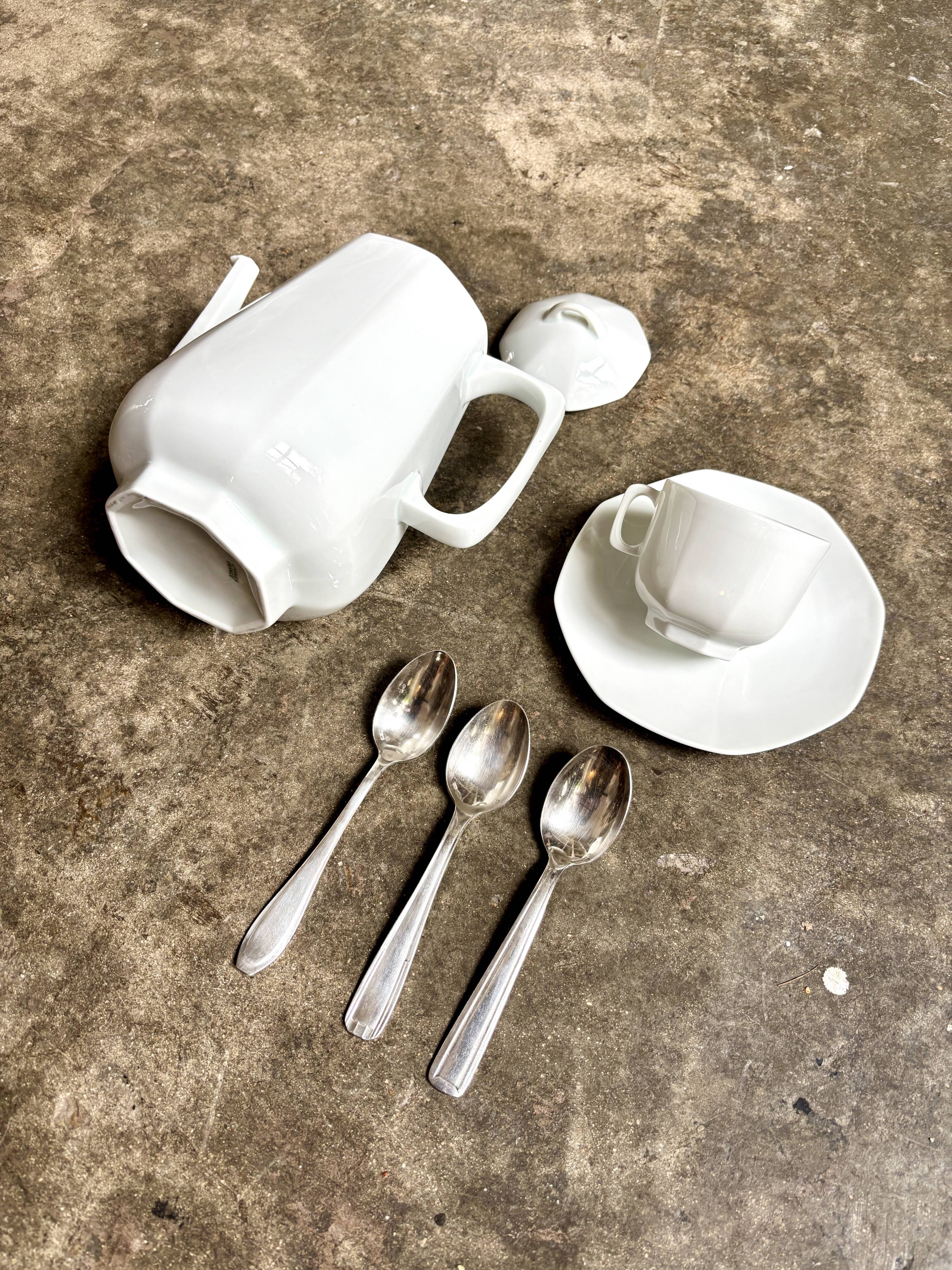 Cafetière/théière en porcelaine blanche/MA