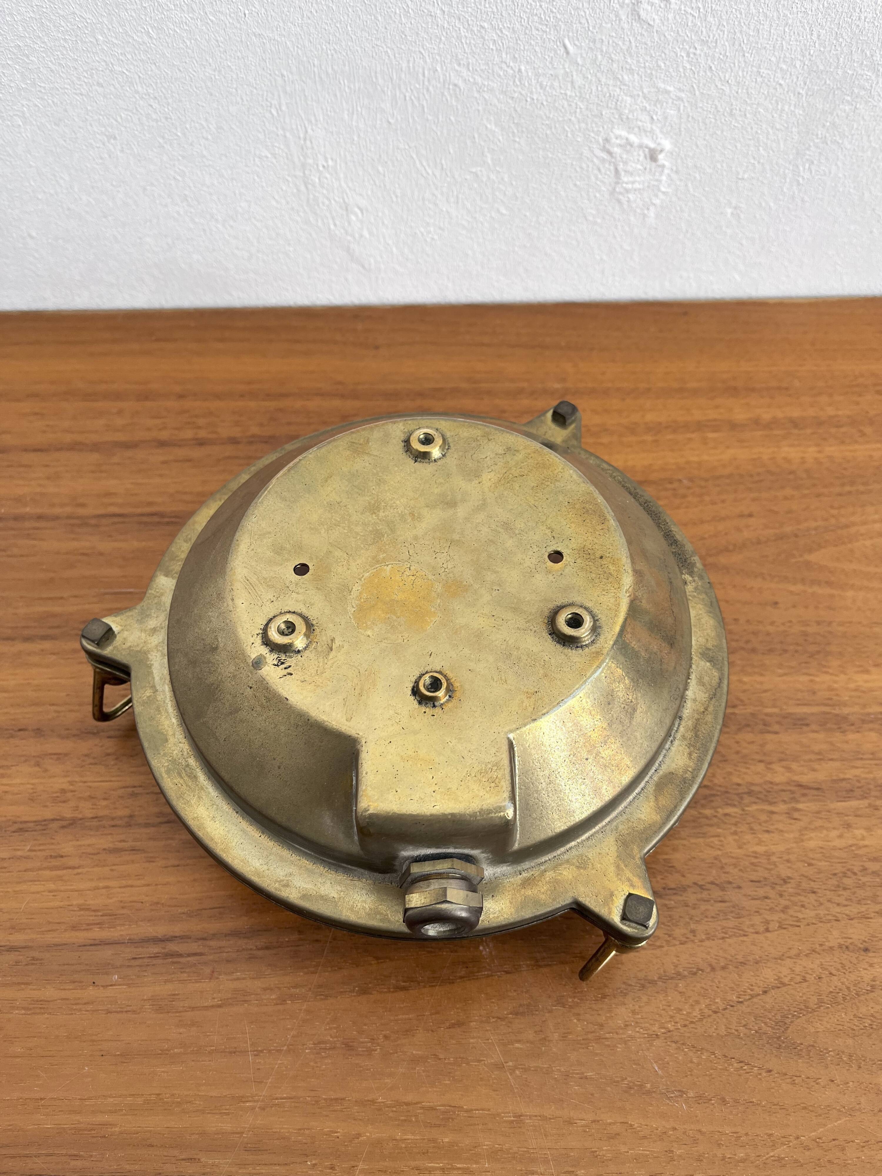 Marine decorative wall light in solid brass