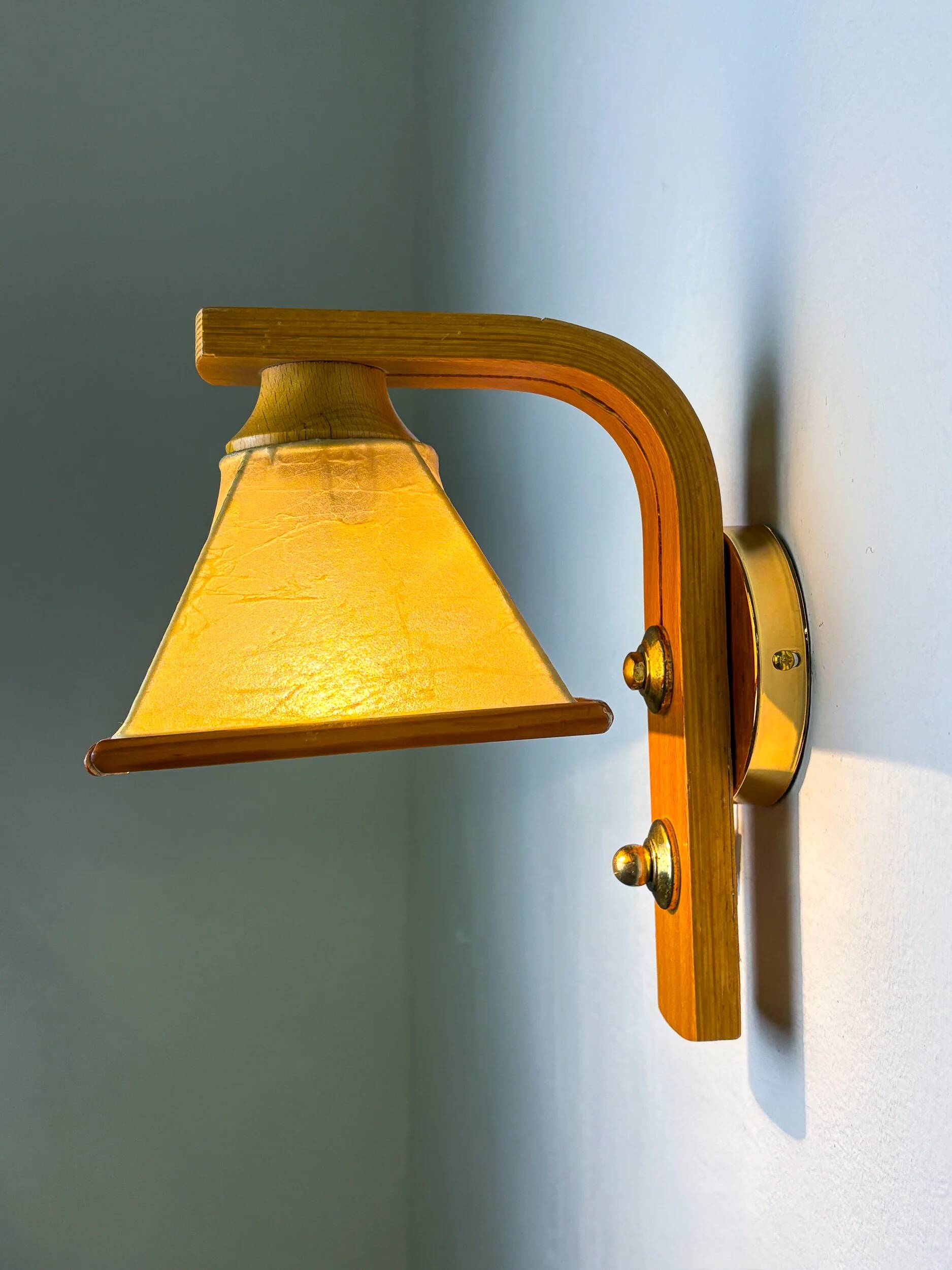Pair of Italian "Cocoon" wall lights, resin and pine wood, circa 1970s