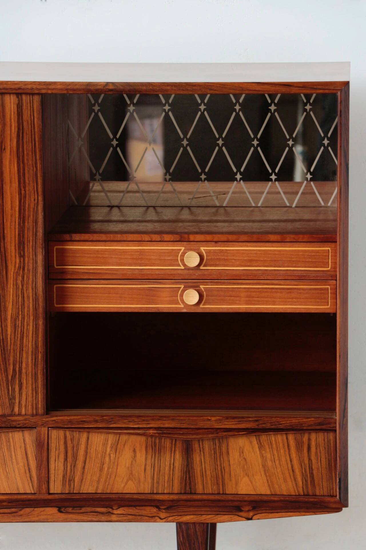 Buffet haut scandinave en palissandre – design E.W. Bach (années 60)