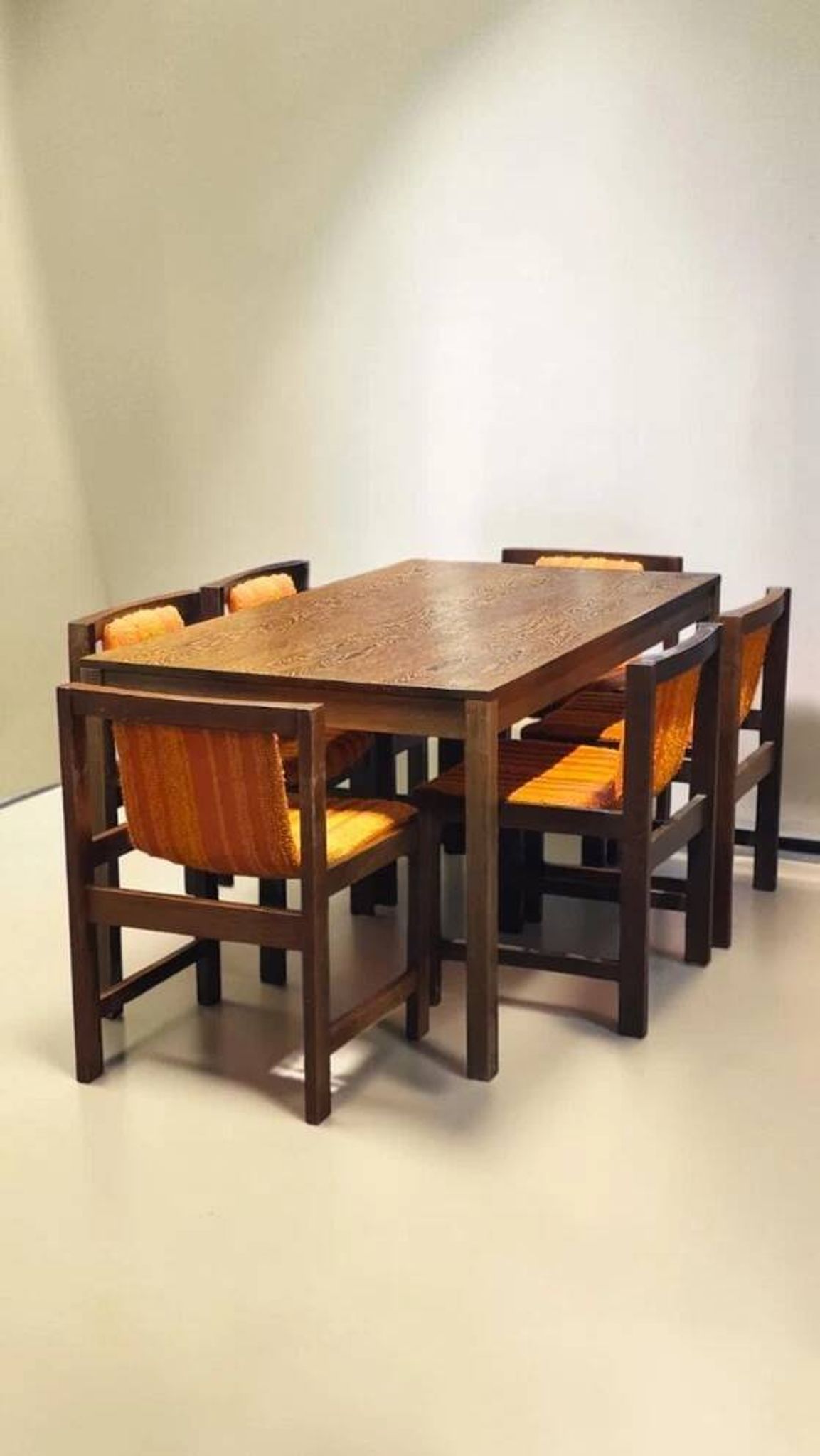 Dining Set from the Mid-20th Century – Table with 6 Chairs (1970s)