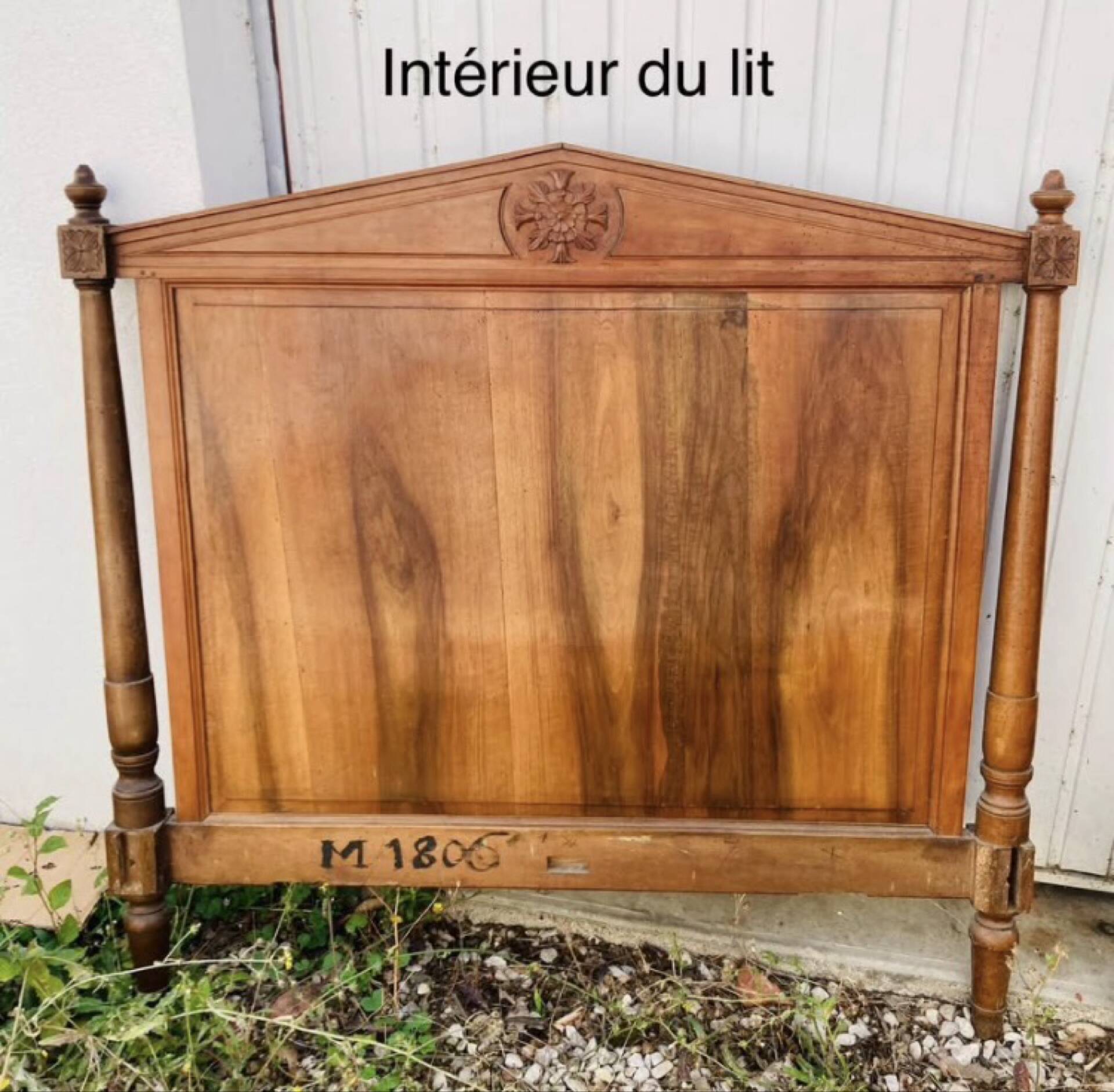 Lit Directoire époque XIXe à colonnes détachées, frontons et bobèches