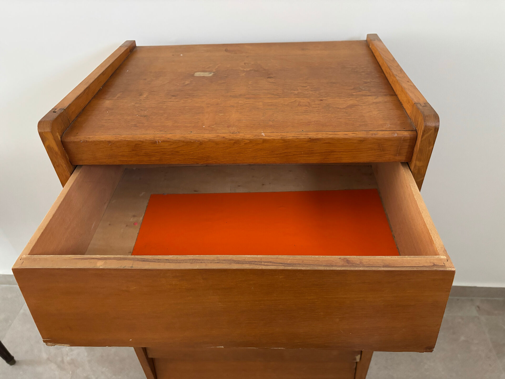 Weekly chest of drawers