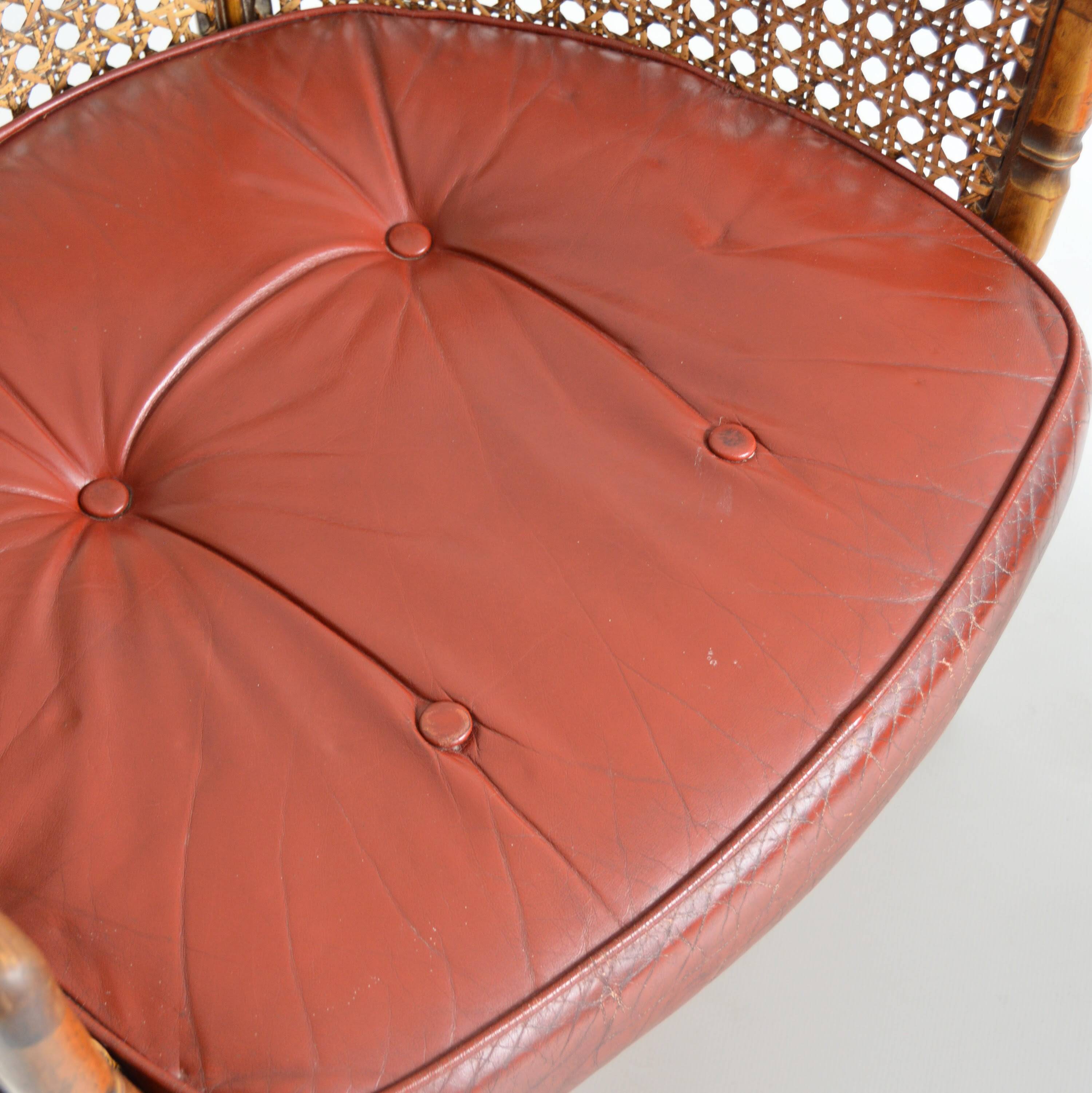 Paire de fauteuils en noyer et cannage ancien XIXème