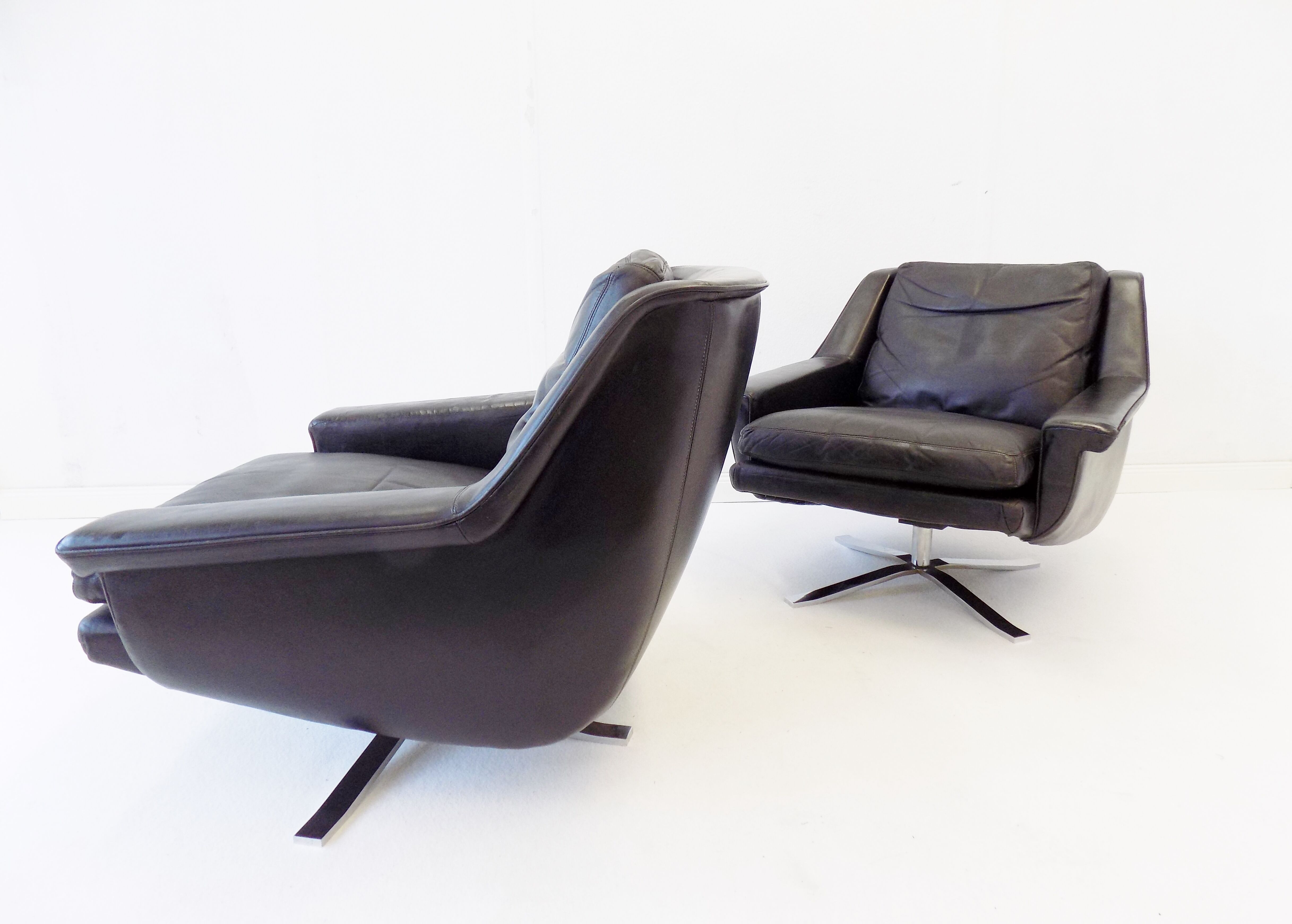 ESA model 802 pair of black leather lounge chairs by Werner Langenfeld