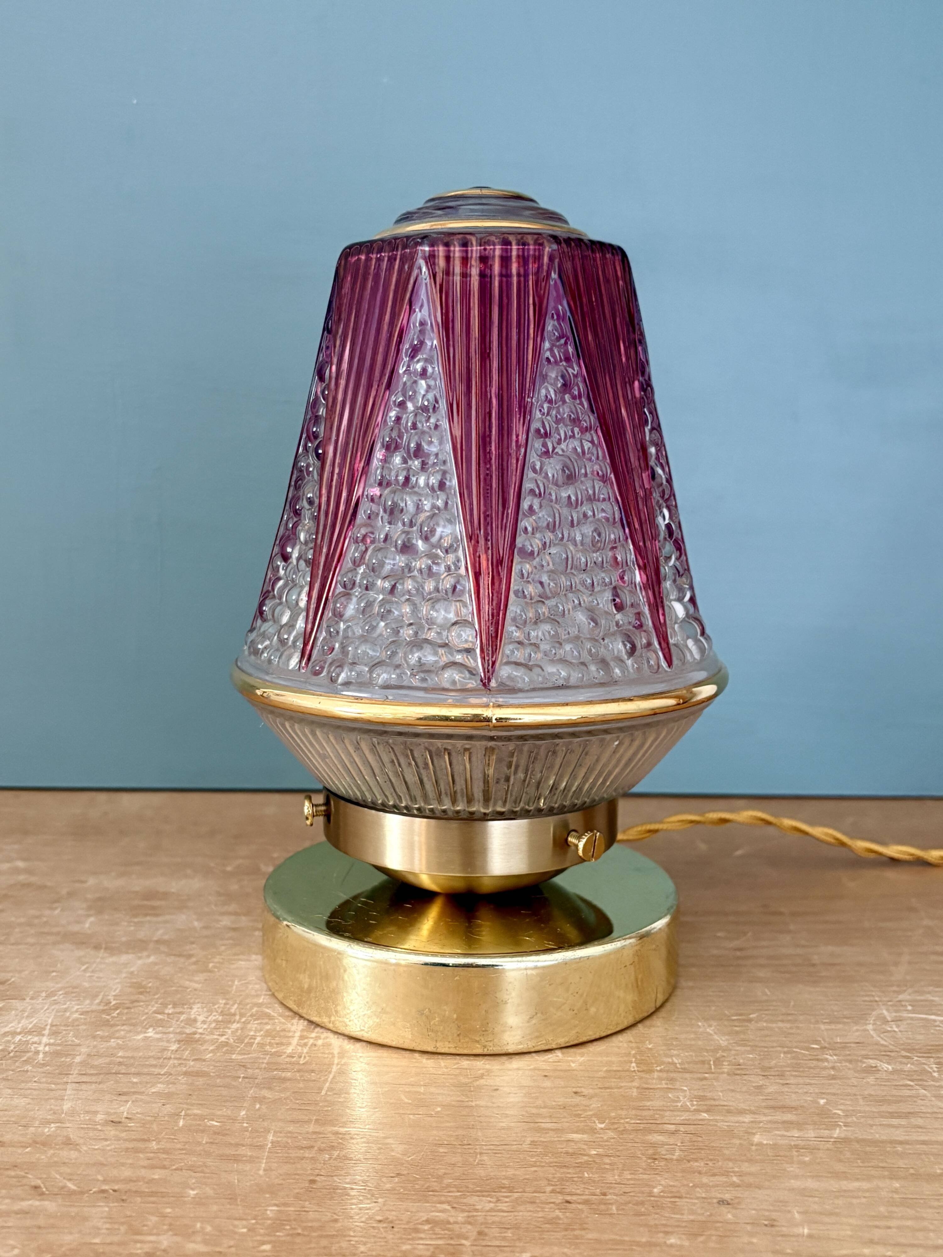 Vintage Art Deco globe table lamp in transparent and purple glass.