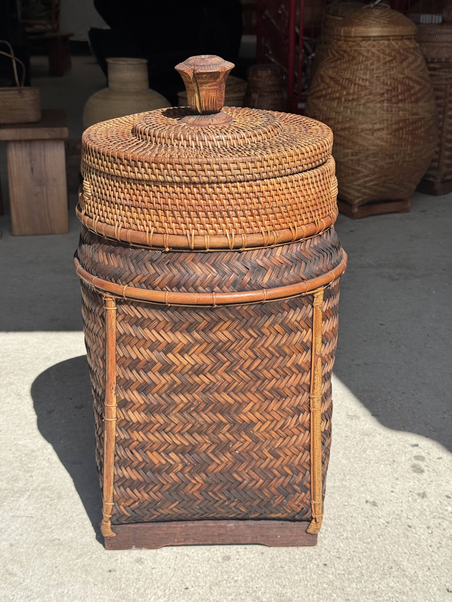 Large Indonesian wicker fishing basket with lid H65 D33