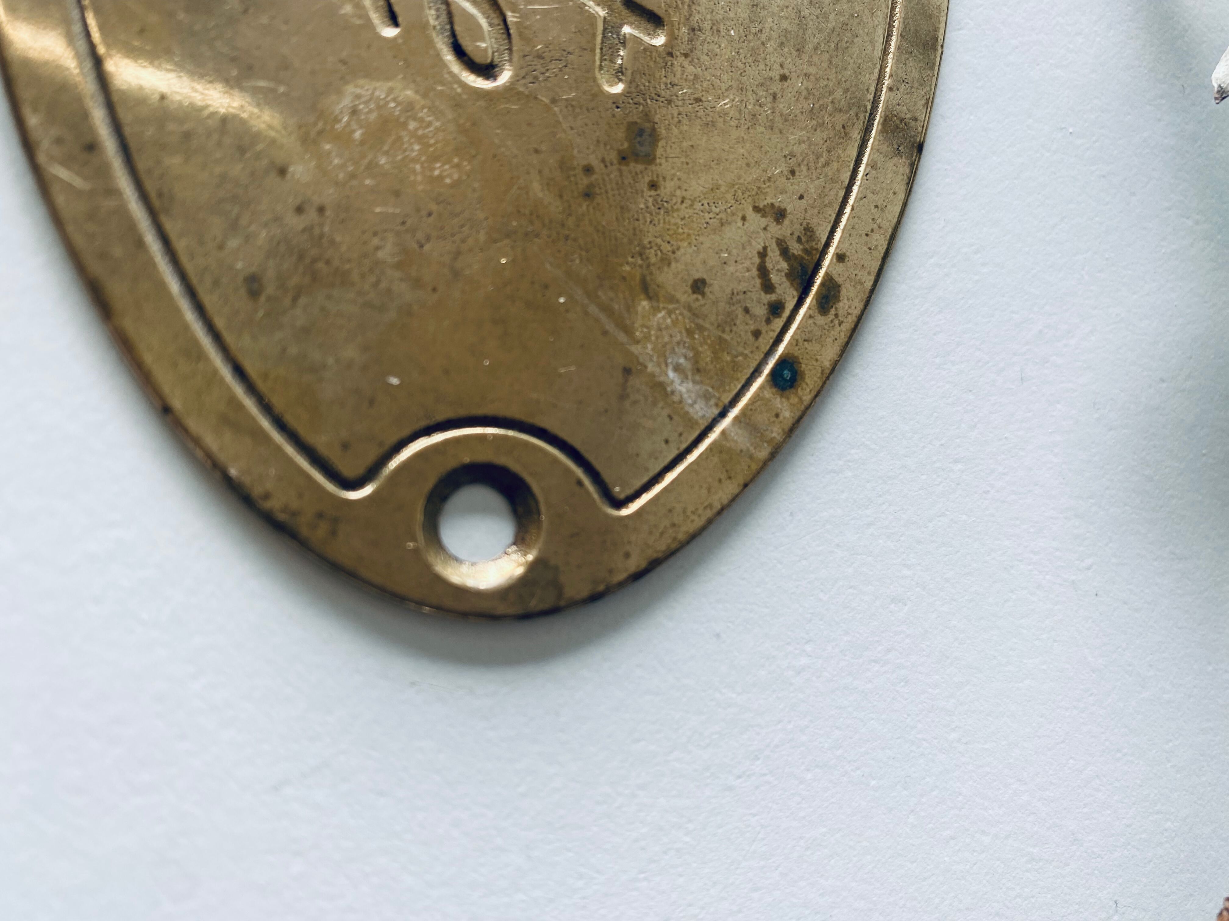Brass plate inscription "toilet"